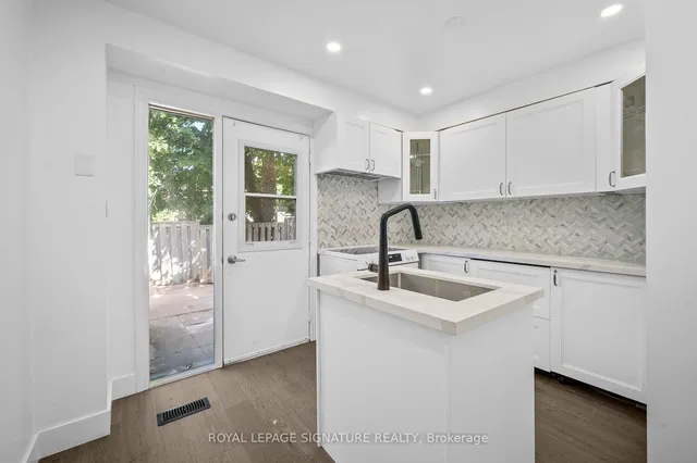 Additional property image - 275 Broadview Ave Unit 92