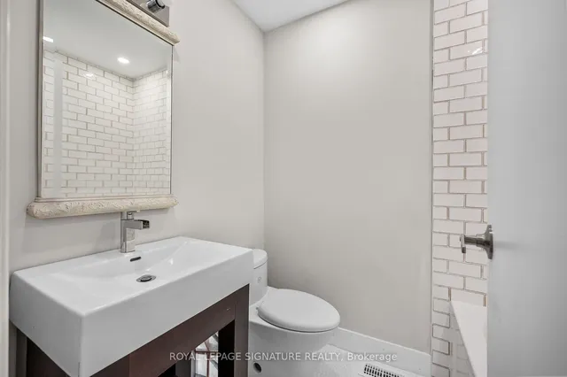 Additional property image - 275 Broadview Ave Unit 92