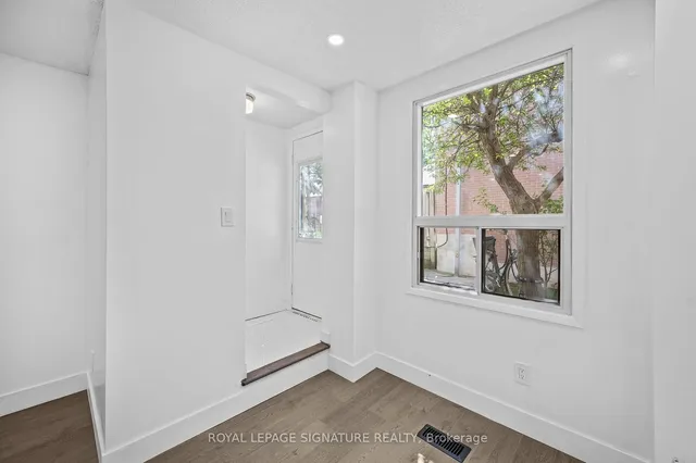 Additional property image - 275 Broadview Ave Unit 92