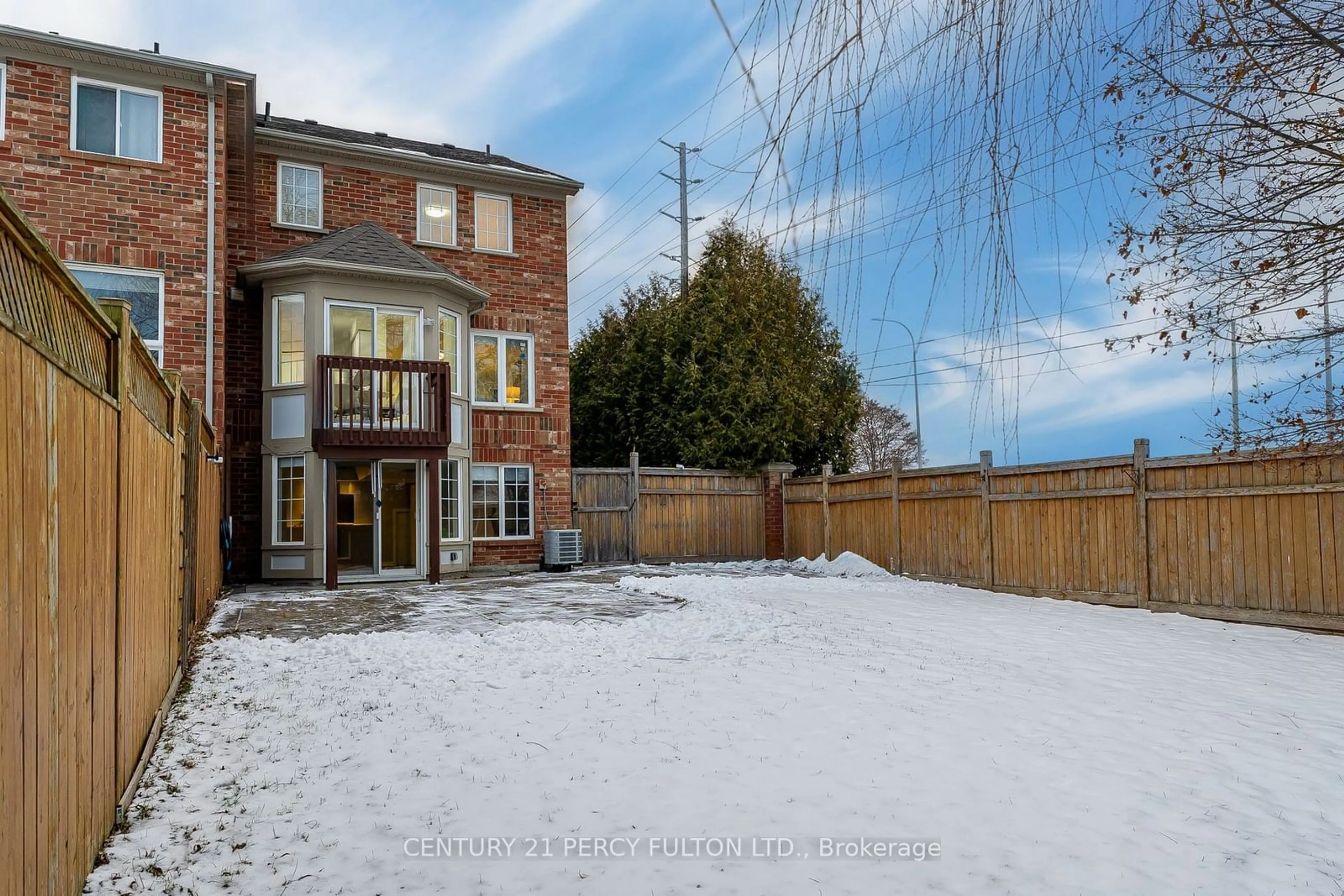 A pic from outside/outdoor area/front of a property/back of a property/a pic from drone, street for 64 Plantation Crt, Whitby Ontario L1P 1R1