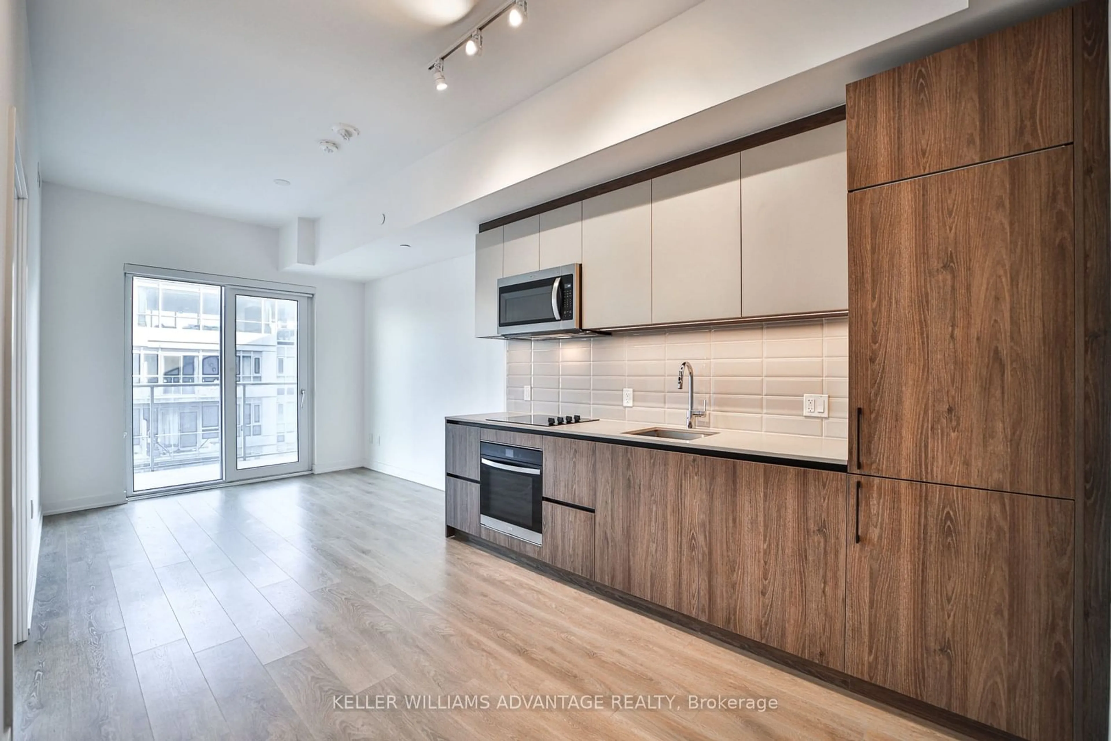 Open concept kitchen, wood/laminate floor for 150 Logan Ave #713, Toronto Ontario M4M 0E4