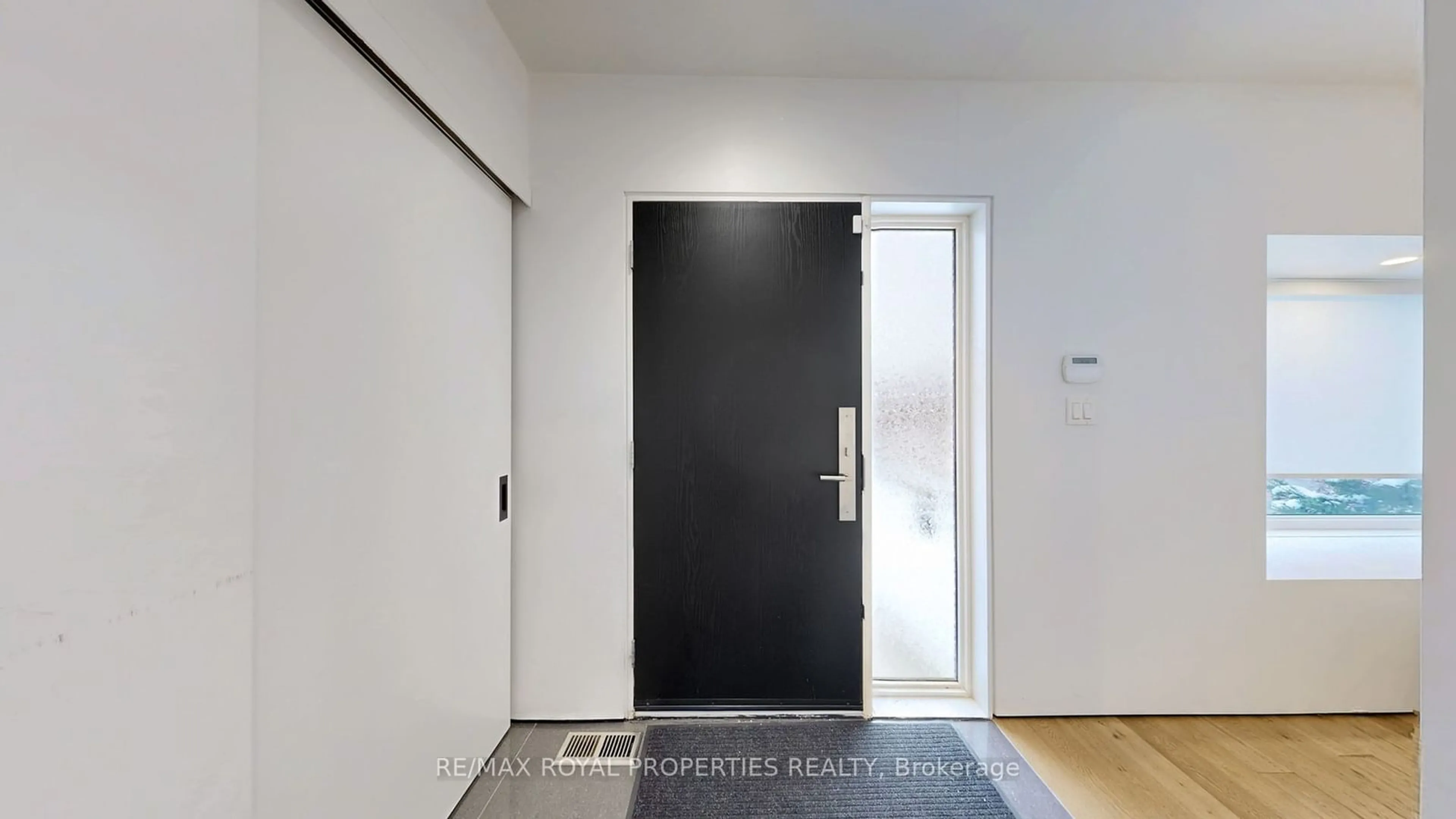 Indoor entryway for 33 Graylee Ave, Toronto Ontario M1J 1M7