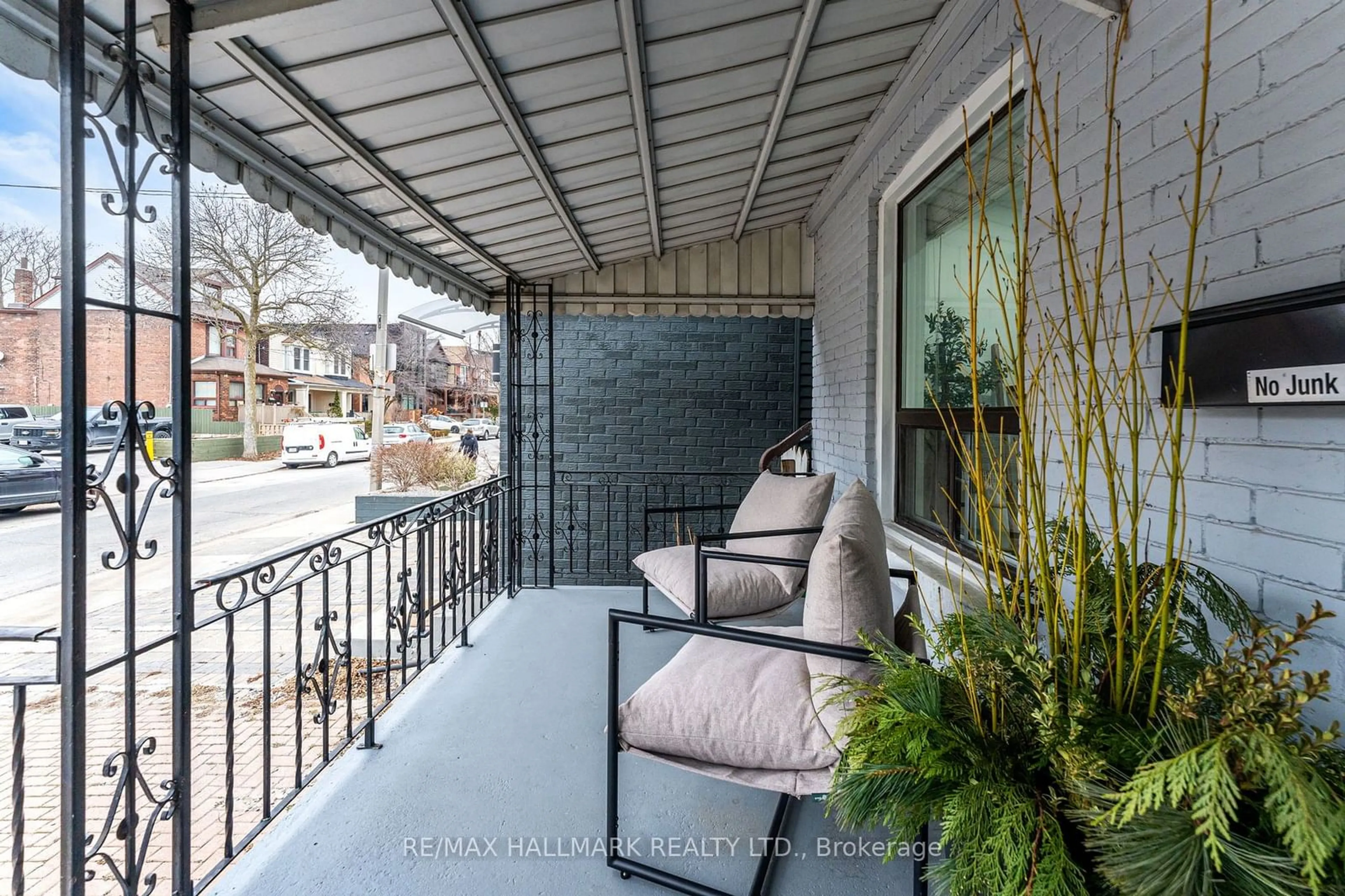 Patio, street for 15 Ferrier Ave, Toronto Ontario M4K 3H5