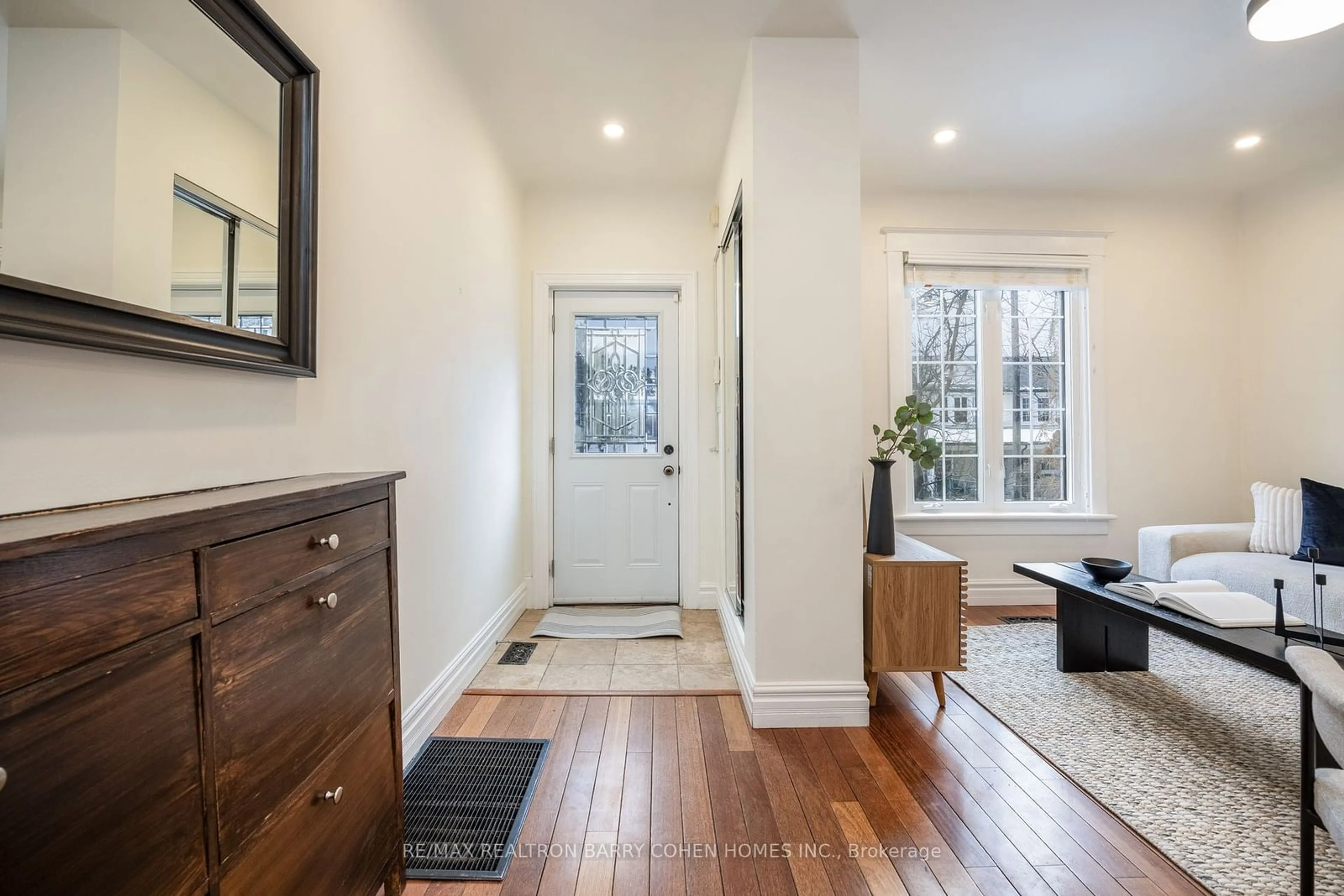 Indoor entryway for 292 Bain Ave, Toronto Ontario M4J 1B8