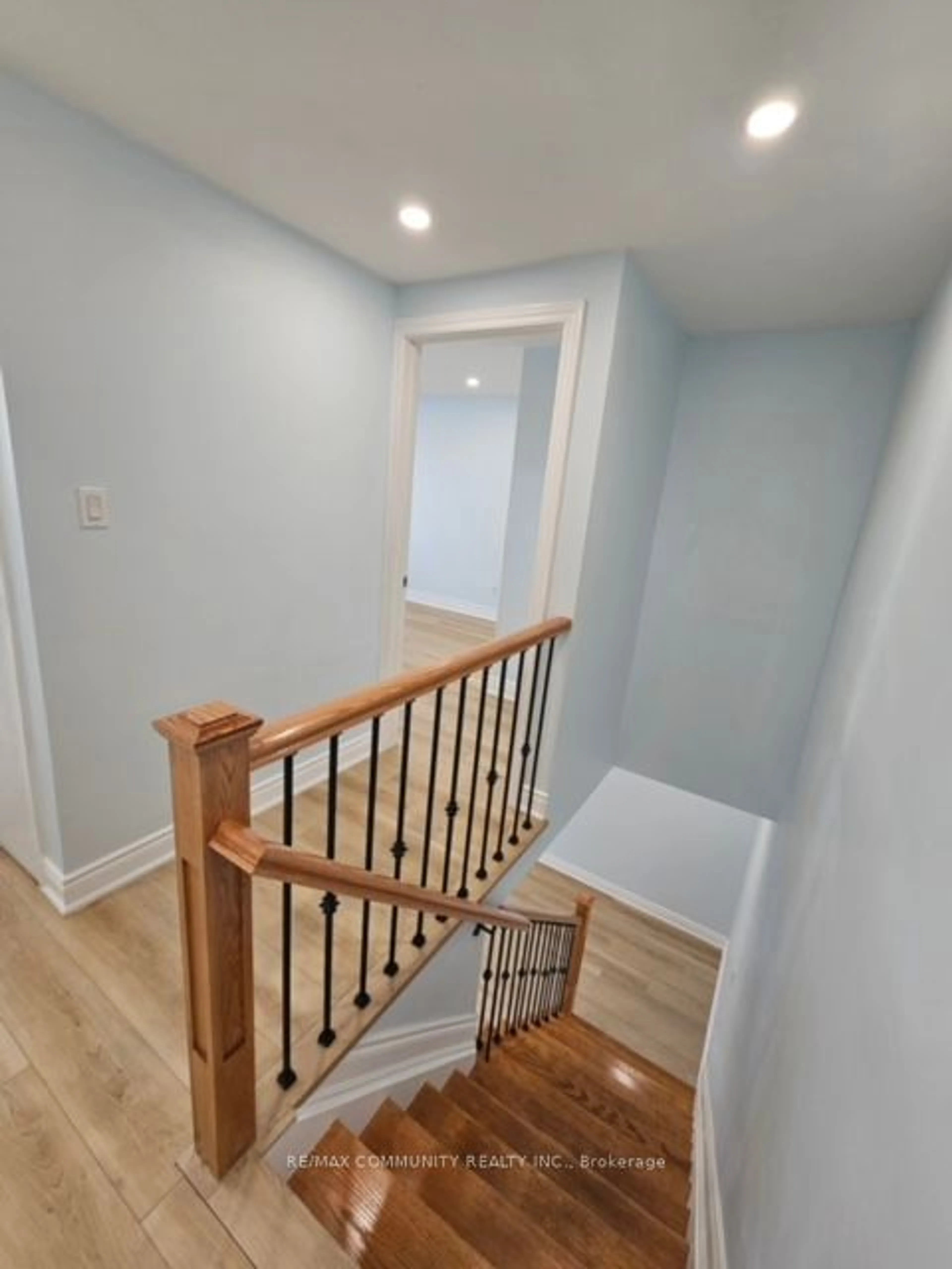 Stairs for 730 Cedar St #25, Oshawa Ontario L1H 4M6