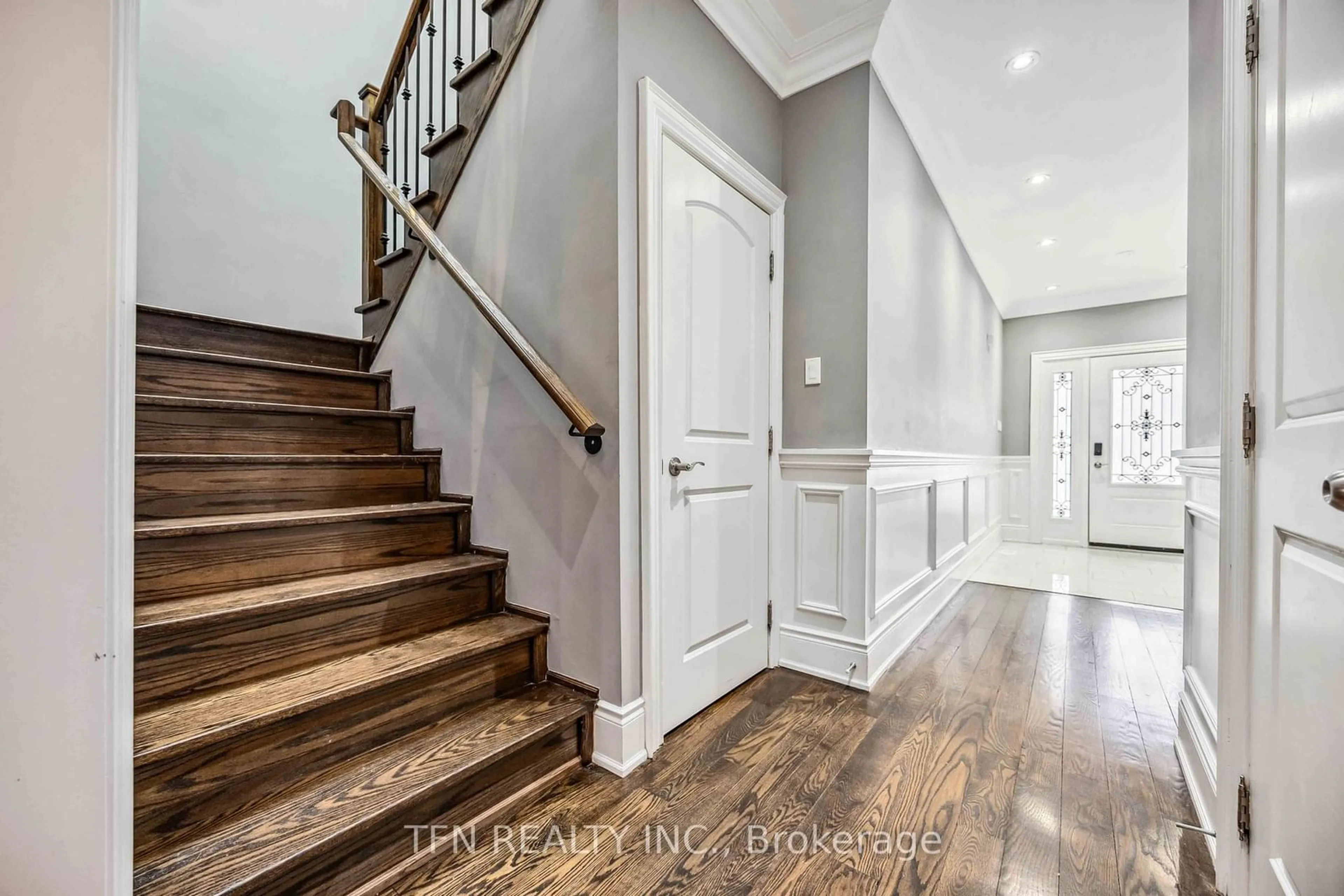 Indoor entryway for 282B Aylesworth Ave, Toronto Ontario M1N 2K2