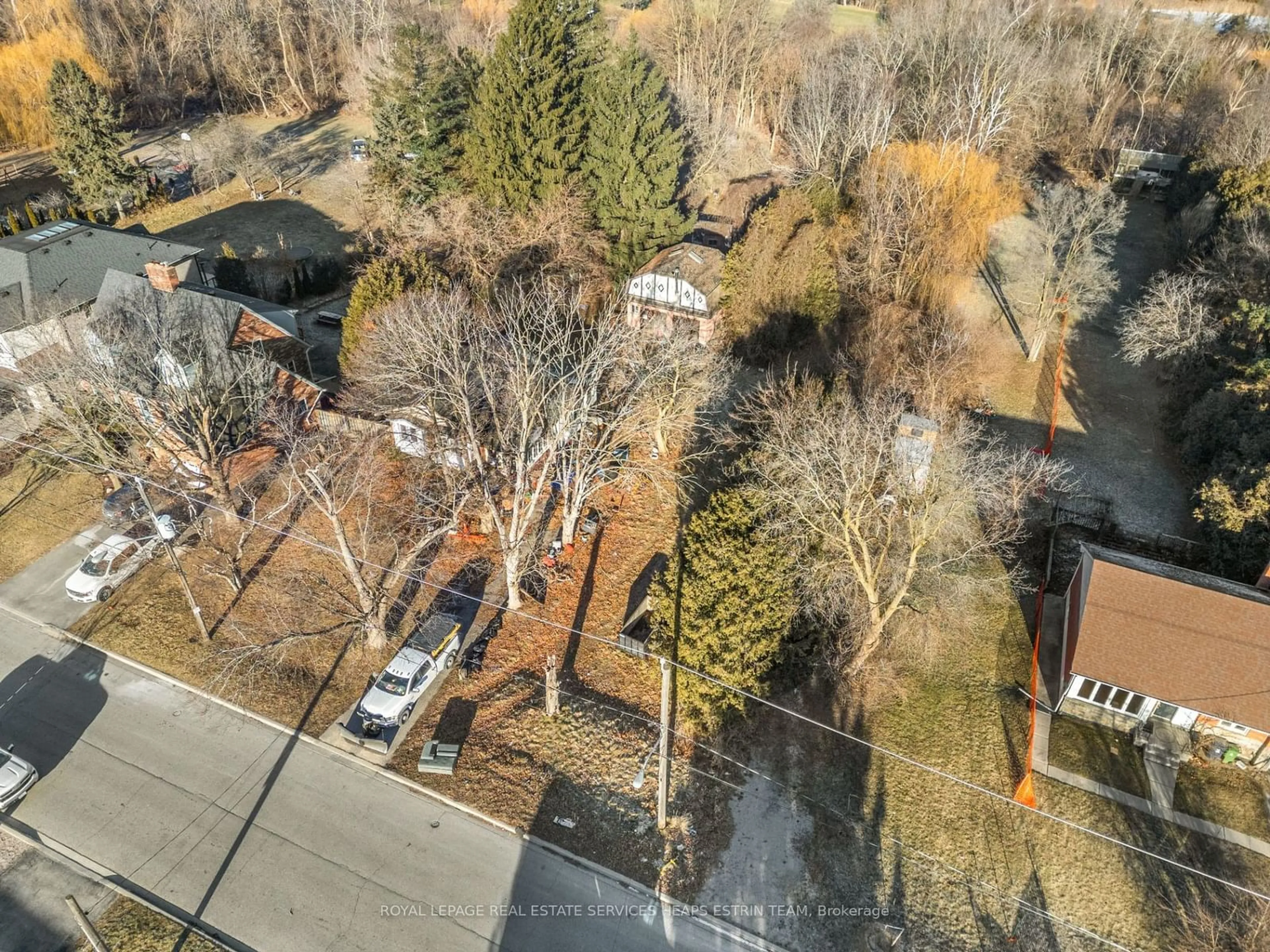 A pic from outside/outdoor area/front of a property/back of a property/a pic from drone, street for 90 Dunelm St, Toronto Ontario M1J 3G1