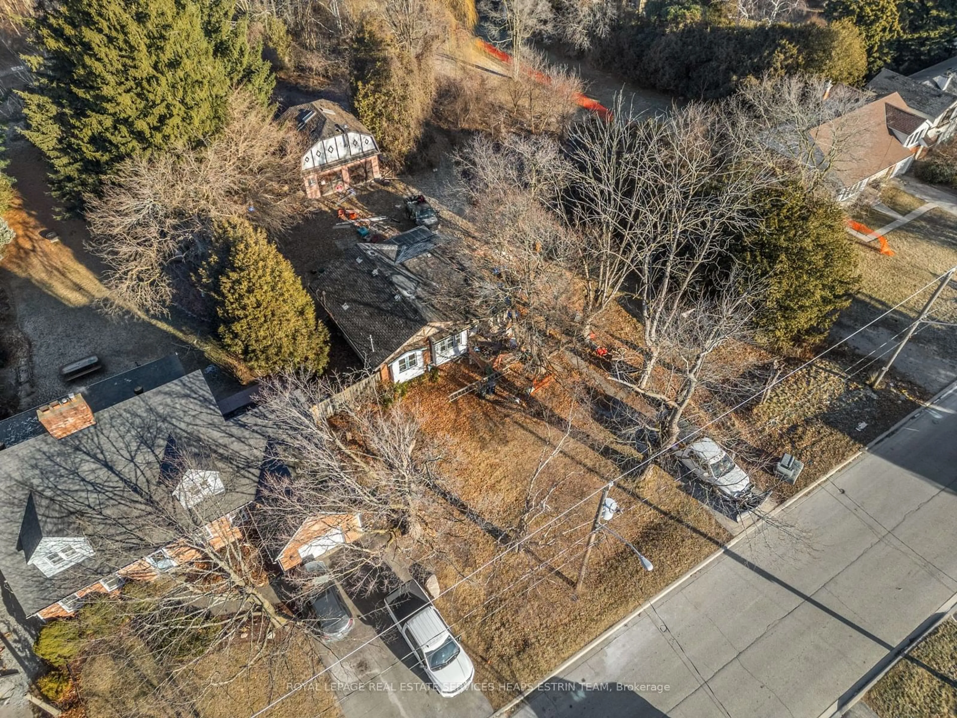 A pic from outside/outdoor area/front of a property/back of a property/a pic from drone, street for 90 Dunelm St, Toronto Ontario M1J 3G1