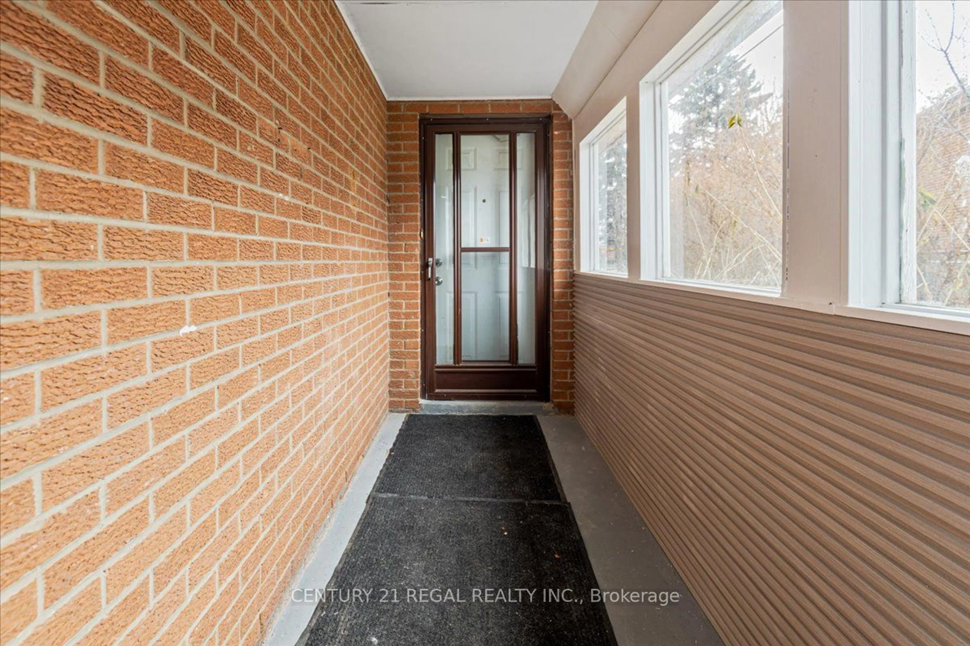 Indoor entryway for 27 Heatherside Dr, Toronto Ontario M1W 1T6