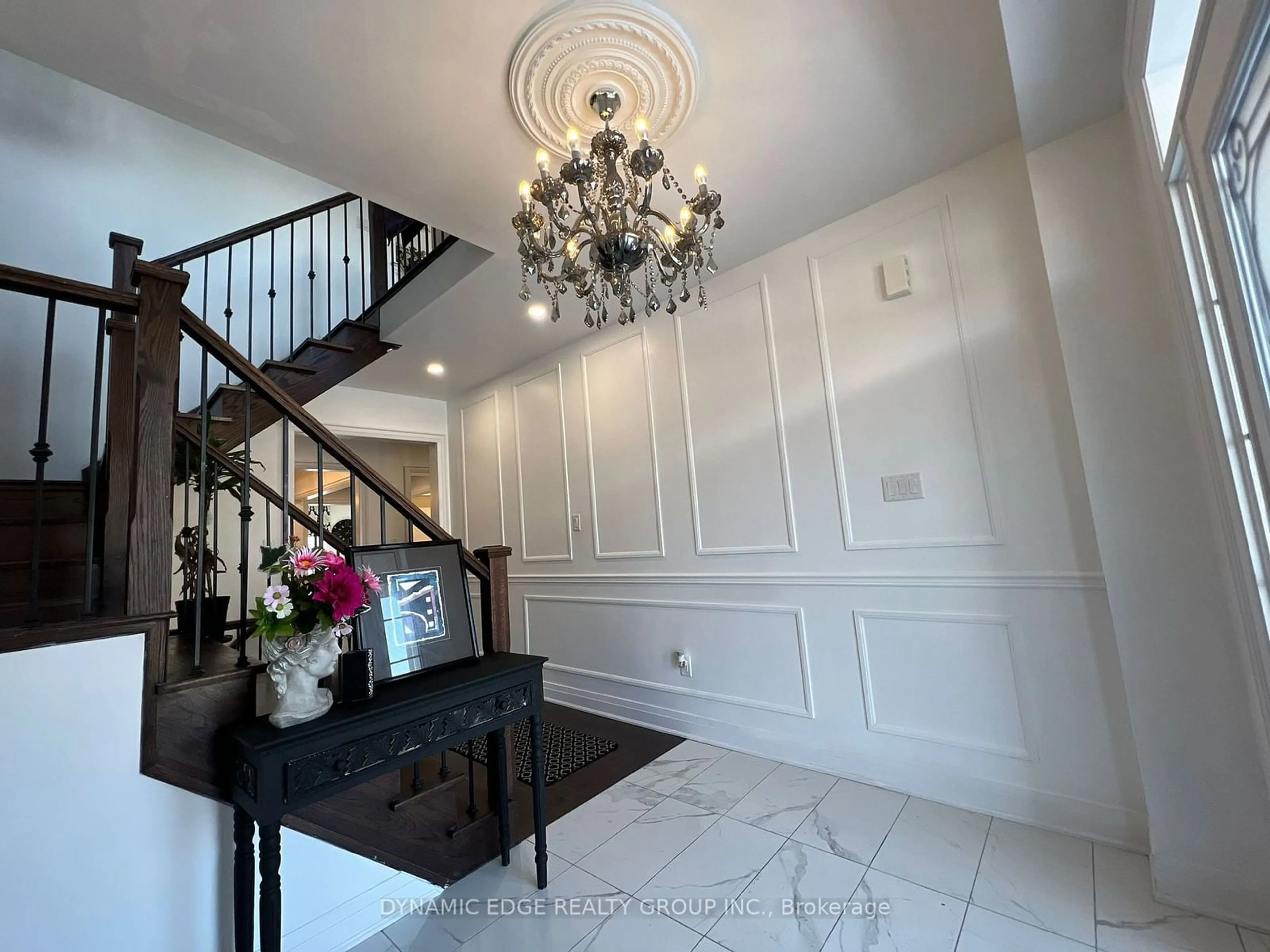 Indoor foyer for 70 Elmhurst St, Scugog Ontario L9L 2E7