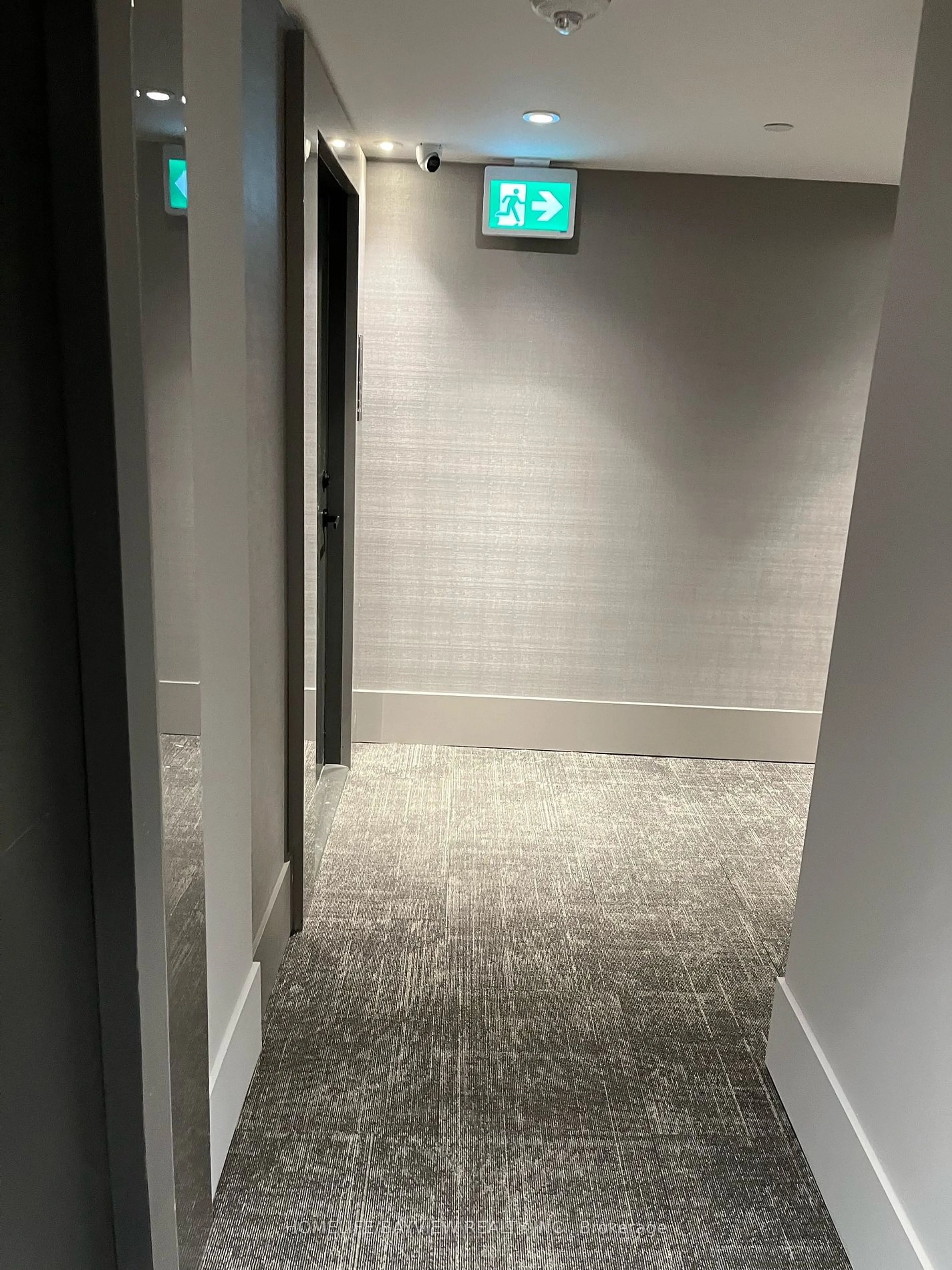 Indoor foyer for 2033 Kennedy Rd #1710, Toronto Ontario M1T 0B9