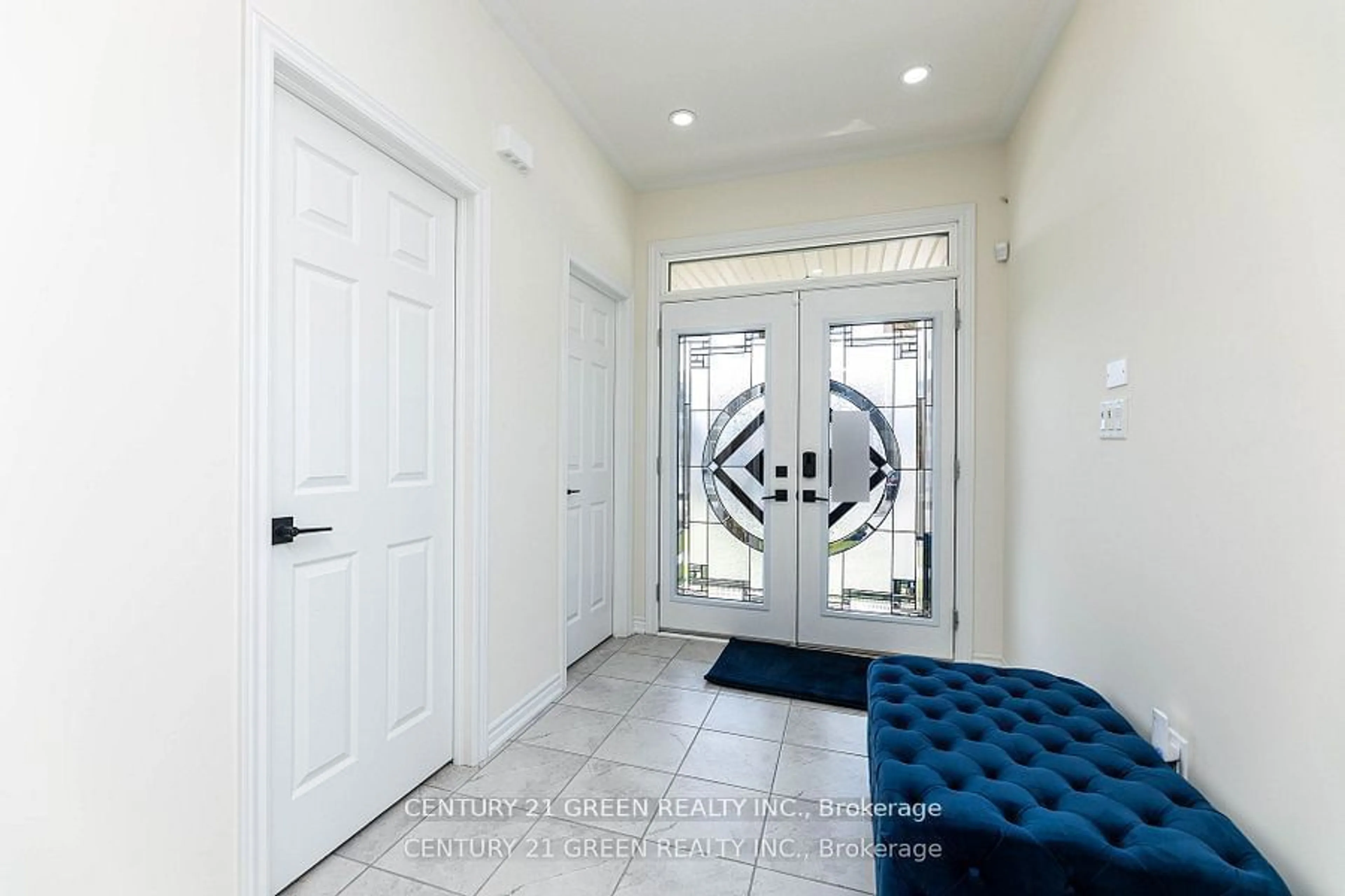 Indoor entryway for 2079 Hallandale St, Oshawa Ontario L1L 0T4