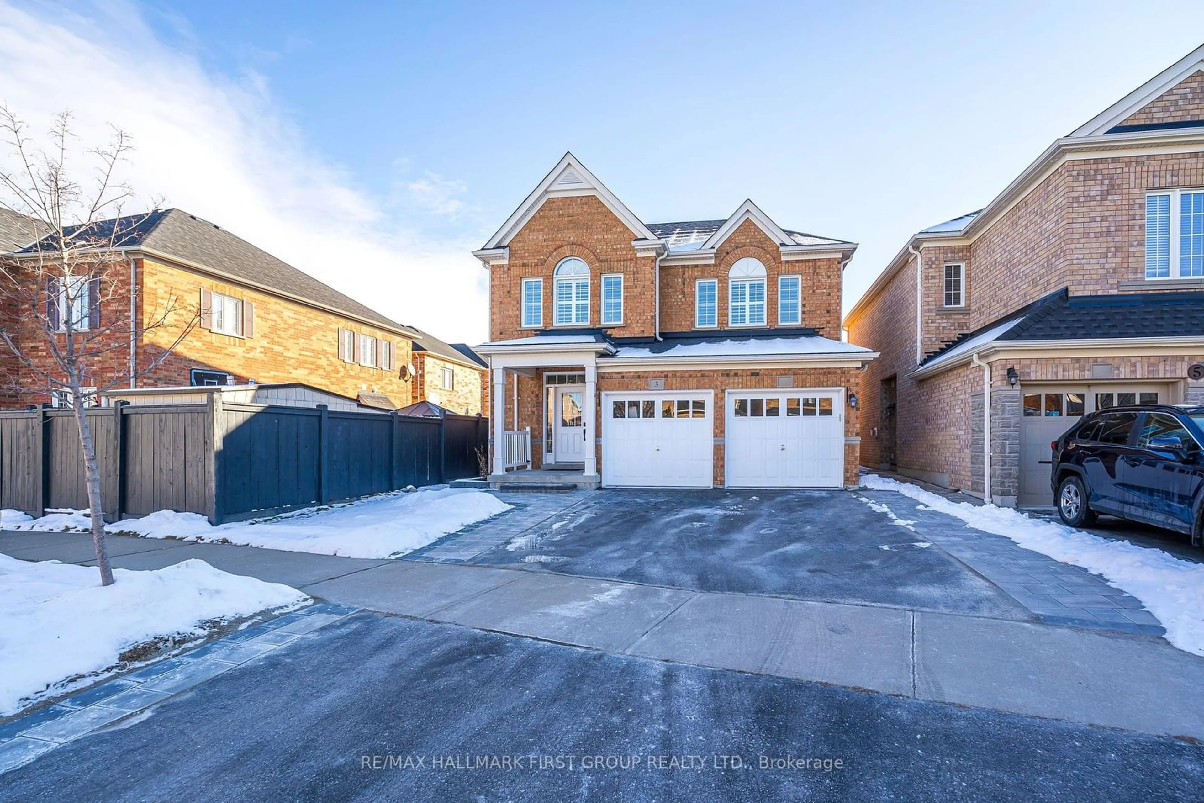 A pic from outside/outdoor area/front of a property/back of a property/a pic from drone, street for 3 Jessett St, Ajax Ontario L1T 0G4