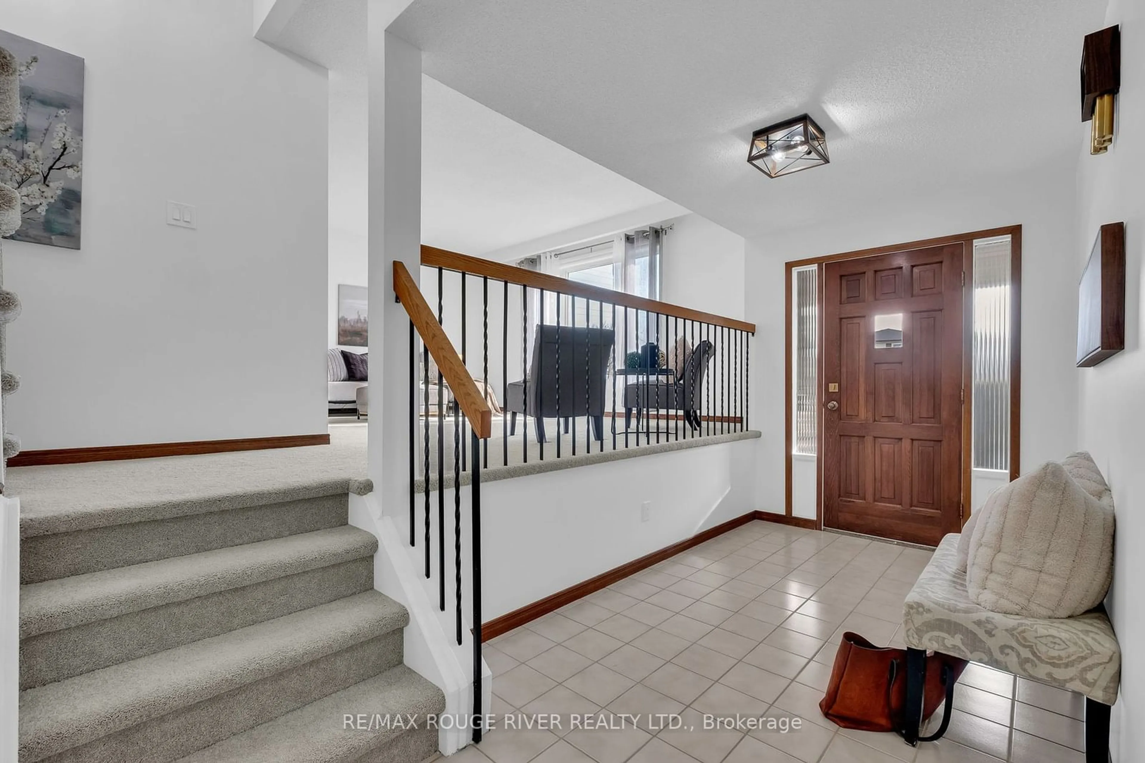 Indoor foyer for 4 Spry Ave, Clarington Ontario L1C 3T3