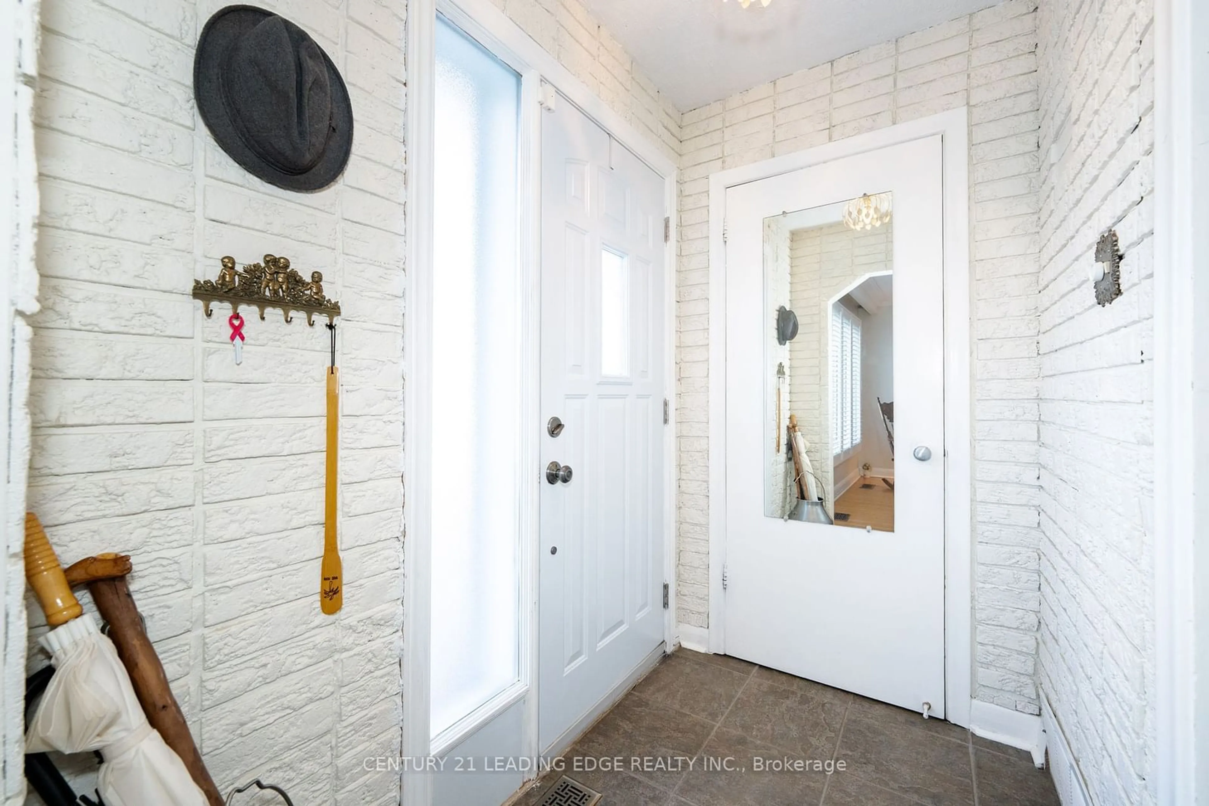 Indoor entryway for 73 Foxridge Dr, Toronto Ontario M1K 2G4