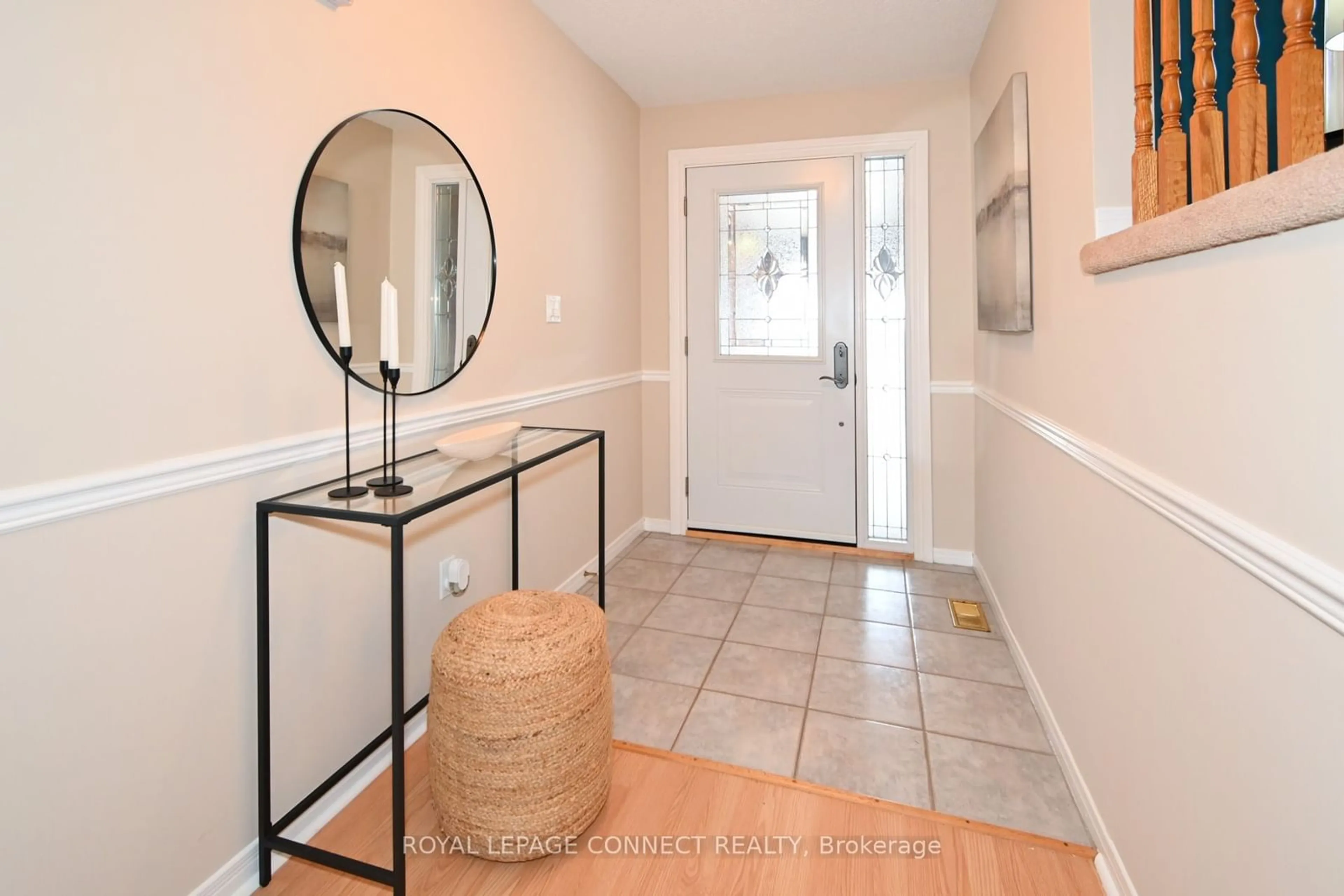 Indoor entryway for 148 Centerfield Dr, Clarington Ontario L1E 1M1