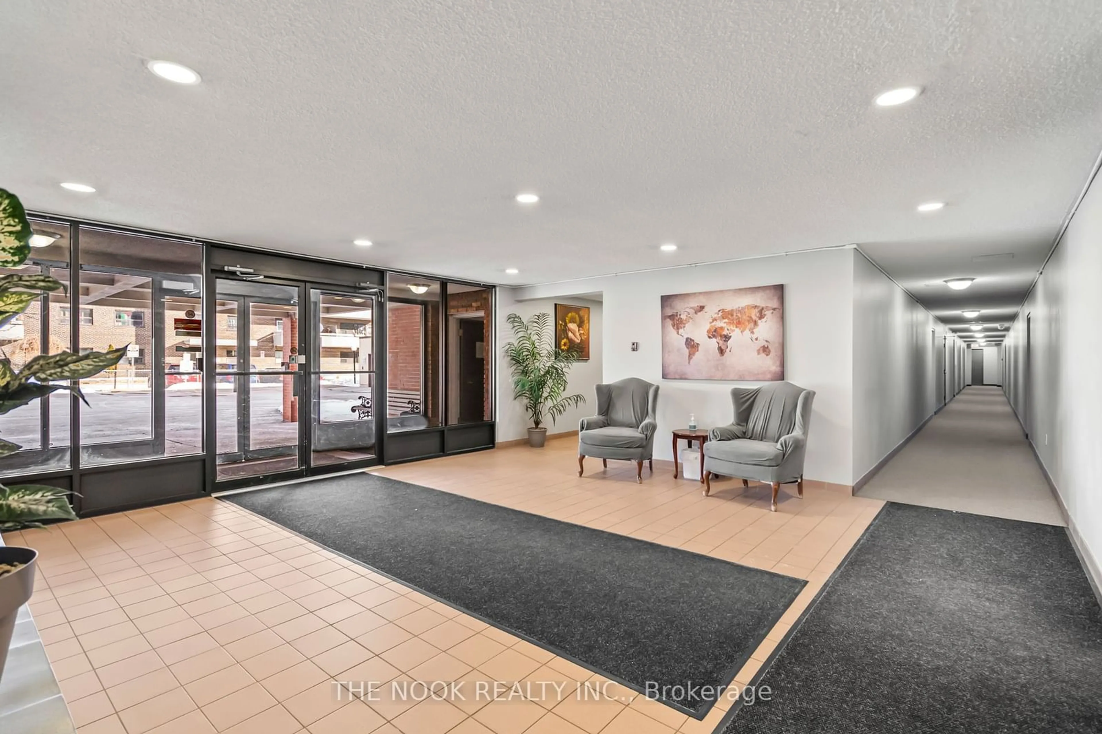 Indoor foyer for 131 Taunton Rd #407, Oshawa Ontario L1G 3T8