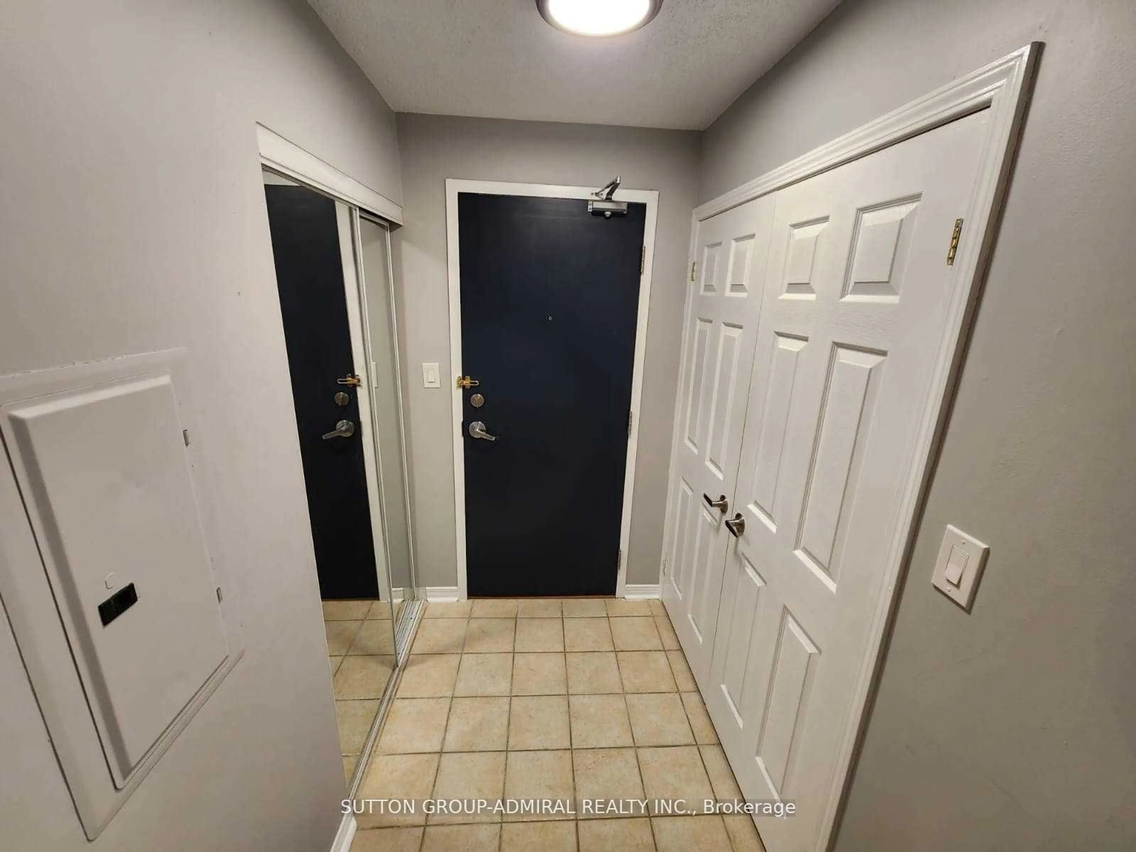 Indoor entryway for 90 Aspen Springs Dr #207, Clarington Ontario L1C 5N3