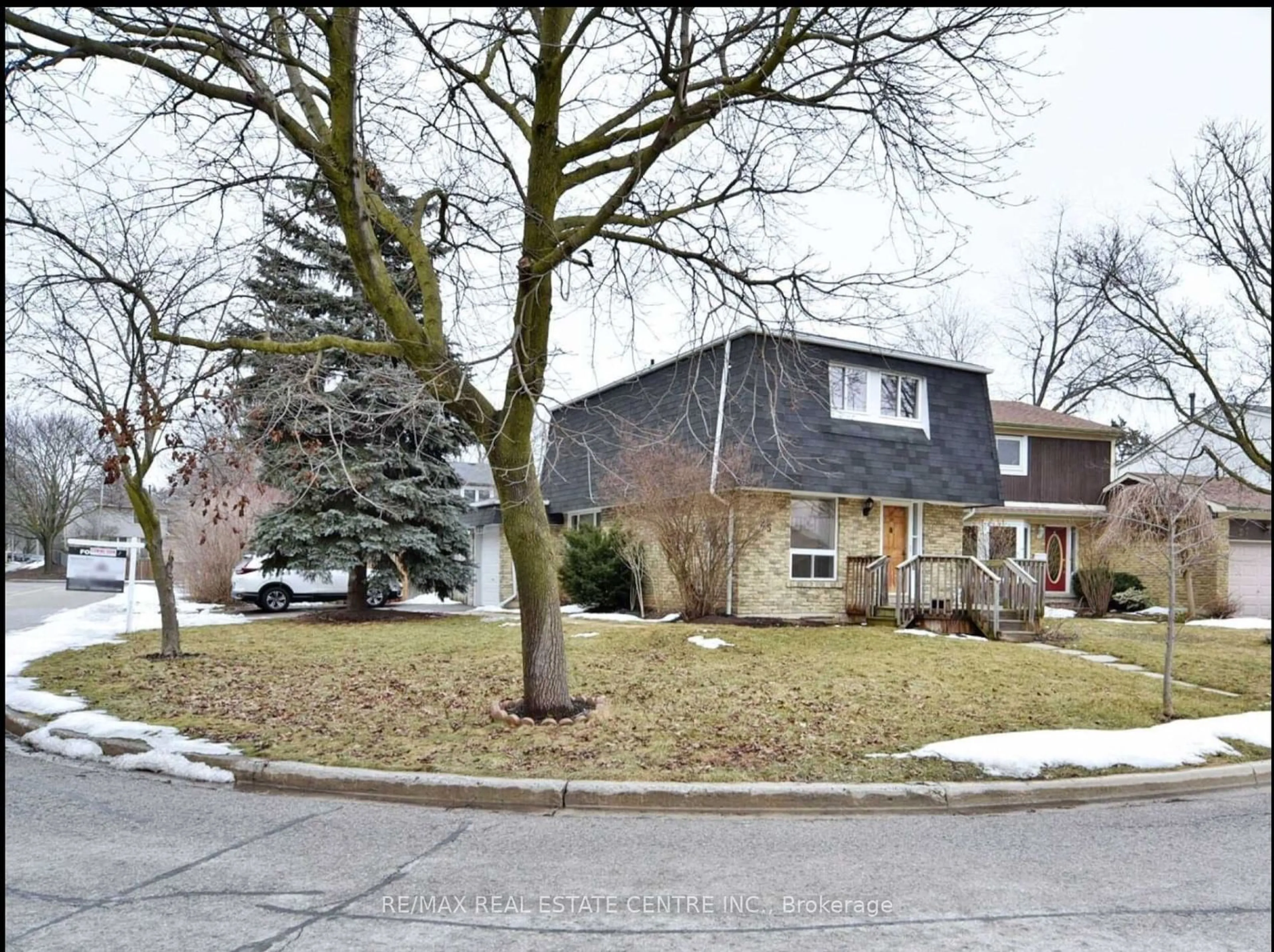 Unknown for 25 Ivanic Crt, Whitby Ontario L1N 6E3