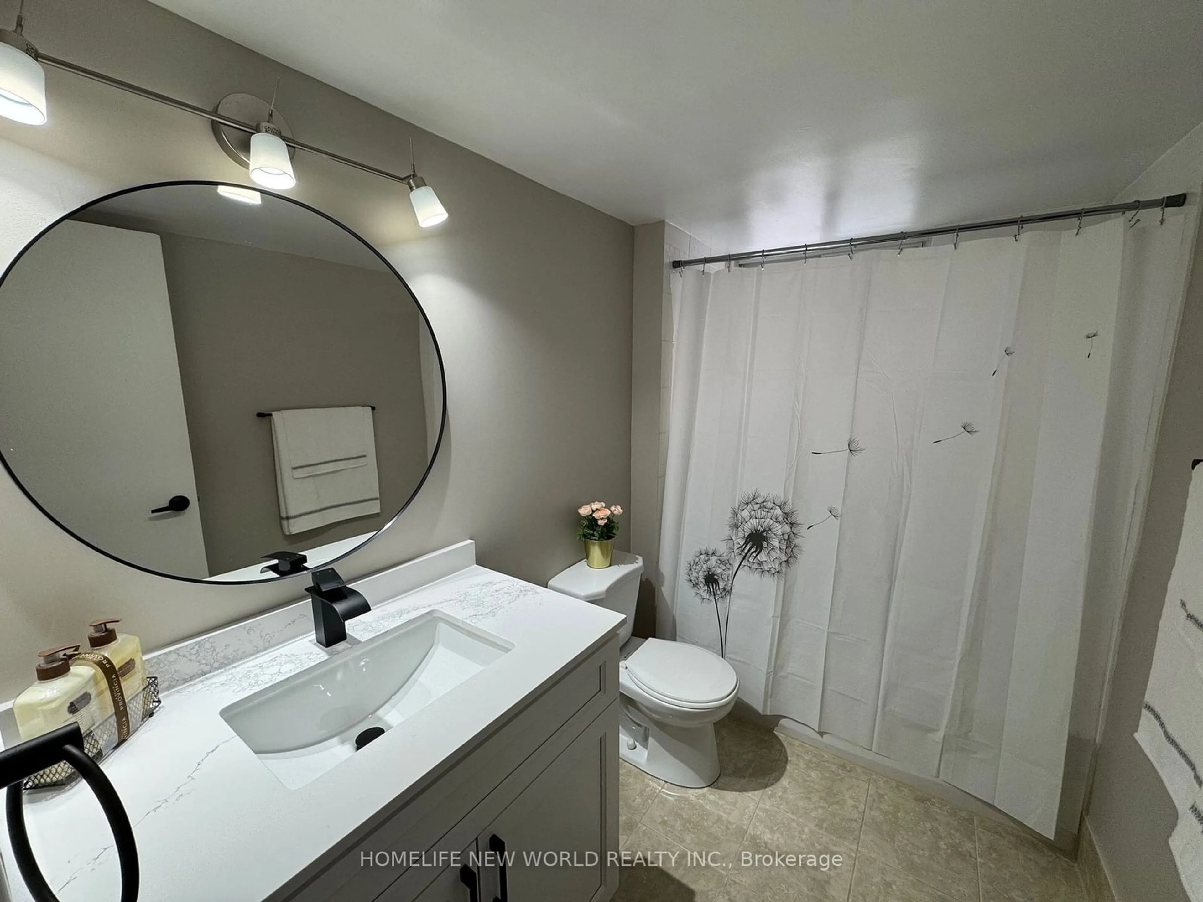 Standard bathroom, unknown for 2550 Pharmacy Ave #405, Toronto Ontario M1W 1H9