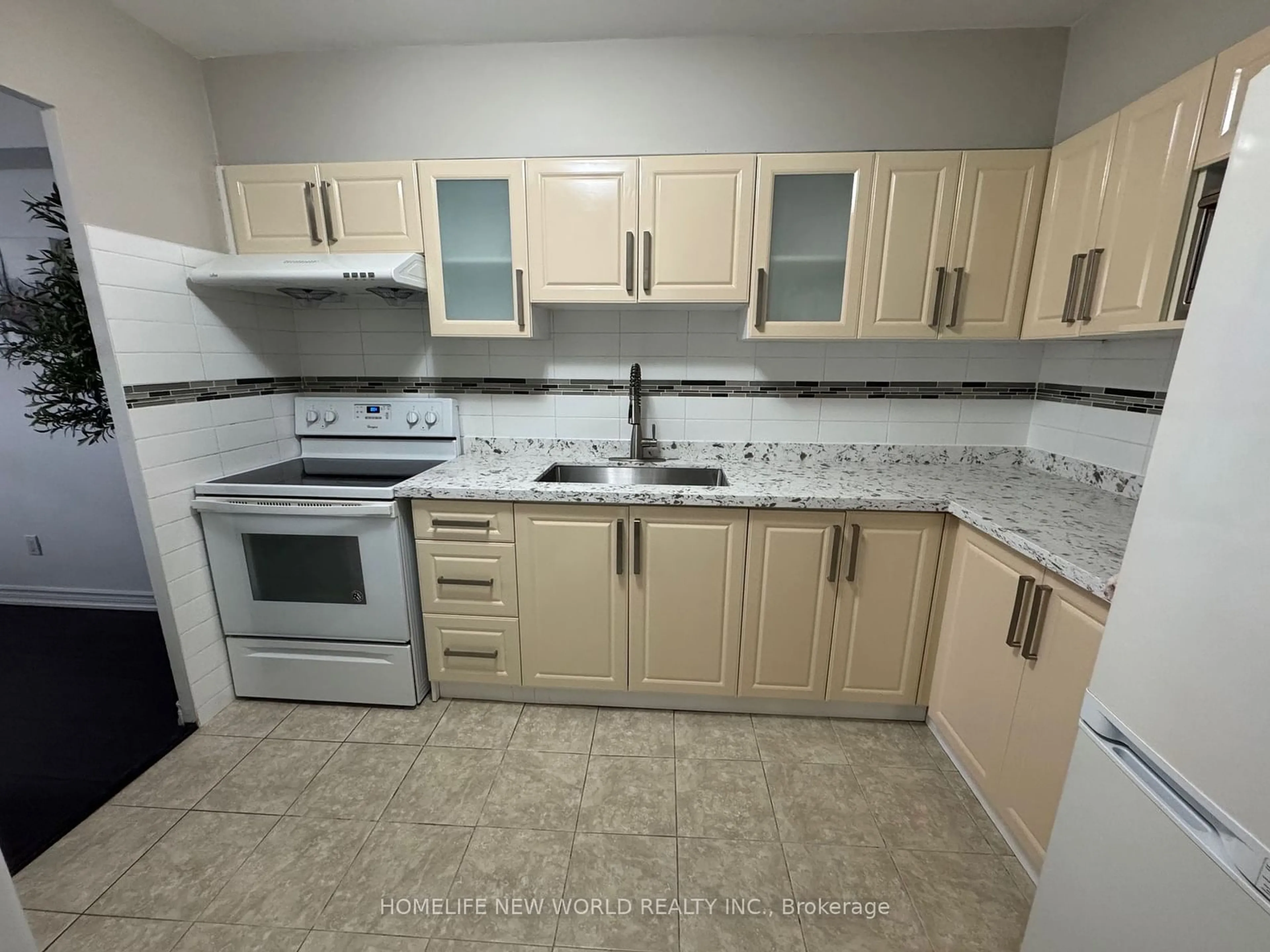 Standard kitchen, unknown for 2550 Pharmacy Ave #405, Toronto Ontario M1W 1H9