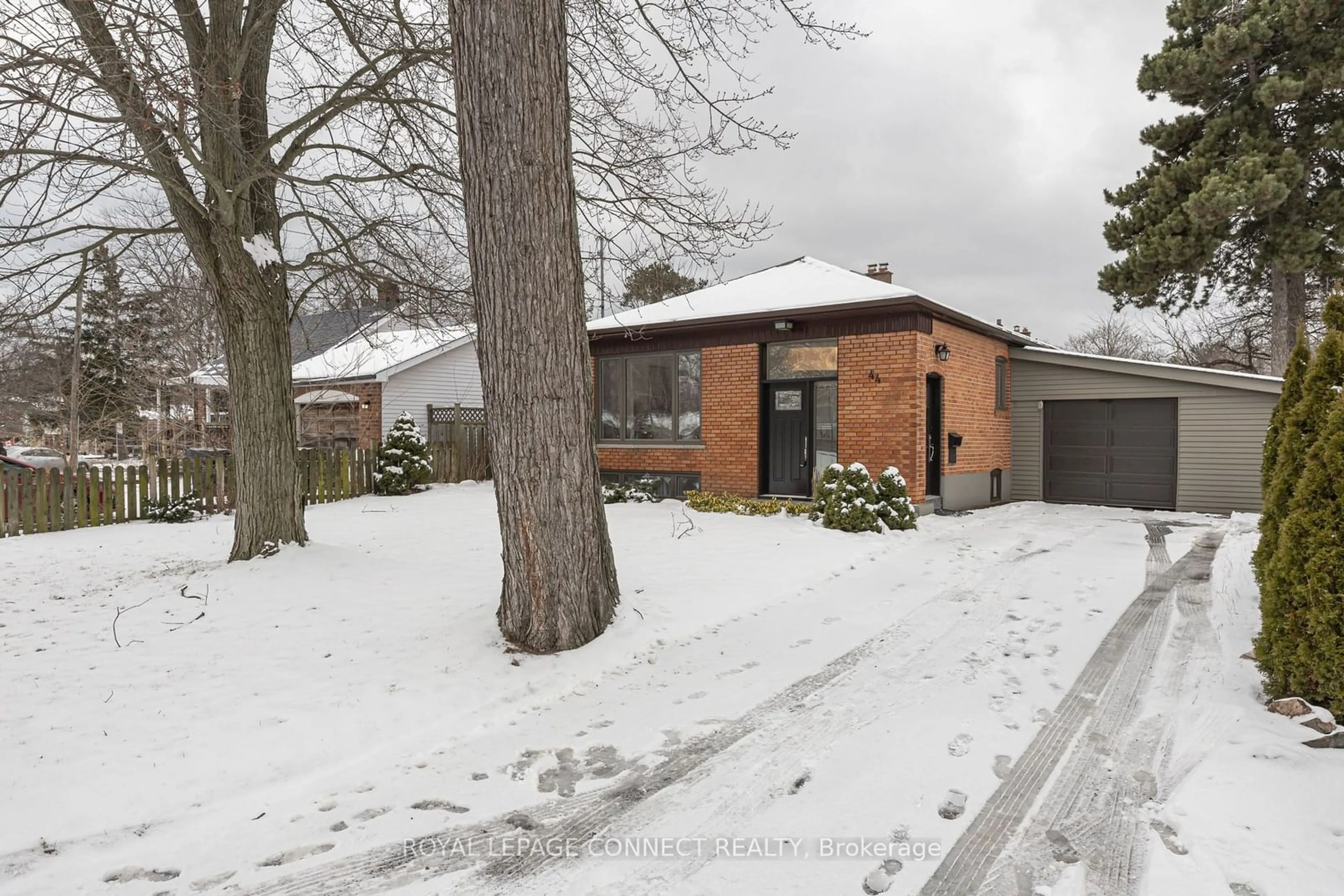 A pic from outside/outdoor area/front of a property/back of a property/a pic from drone, street for 44 Falaise Rd, Toronto Ontario M1E 3B8