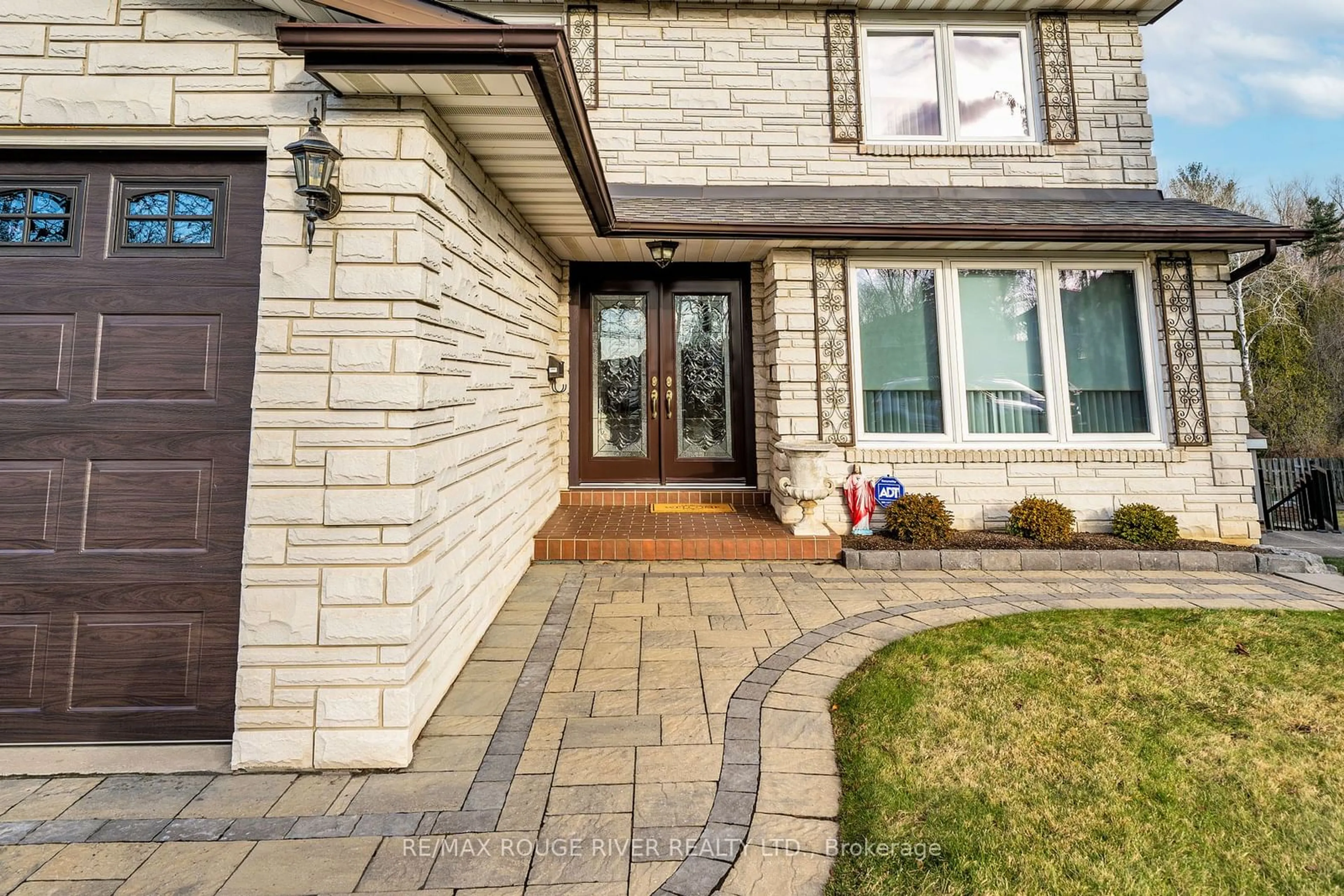 Home with brick exterior material, street for 1038 Pinetree Crt, Oshawa Ontario L1K 1P4