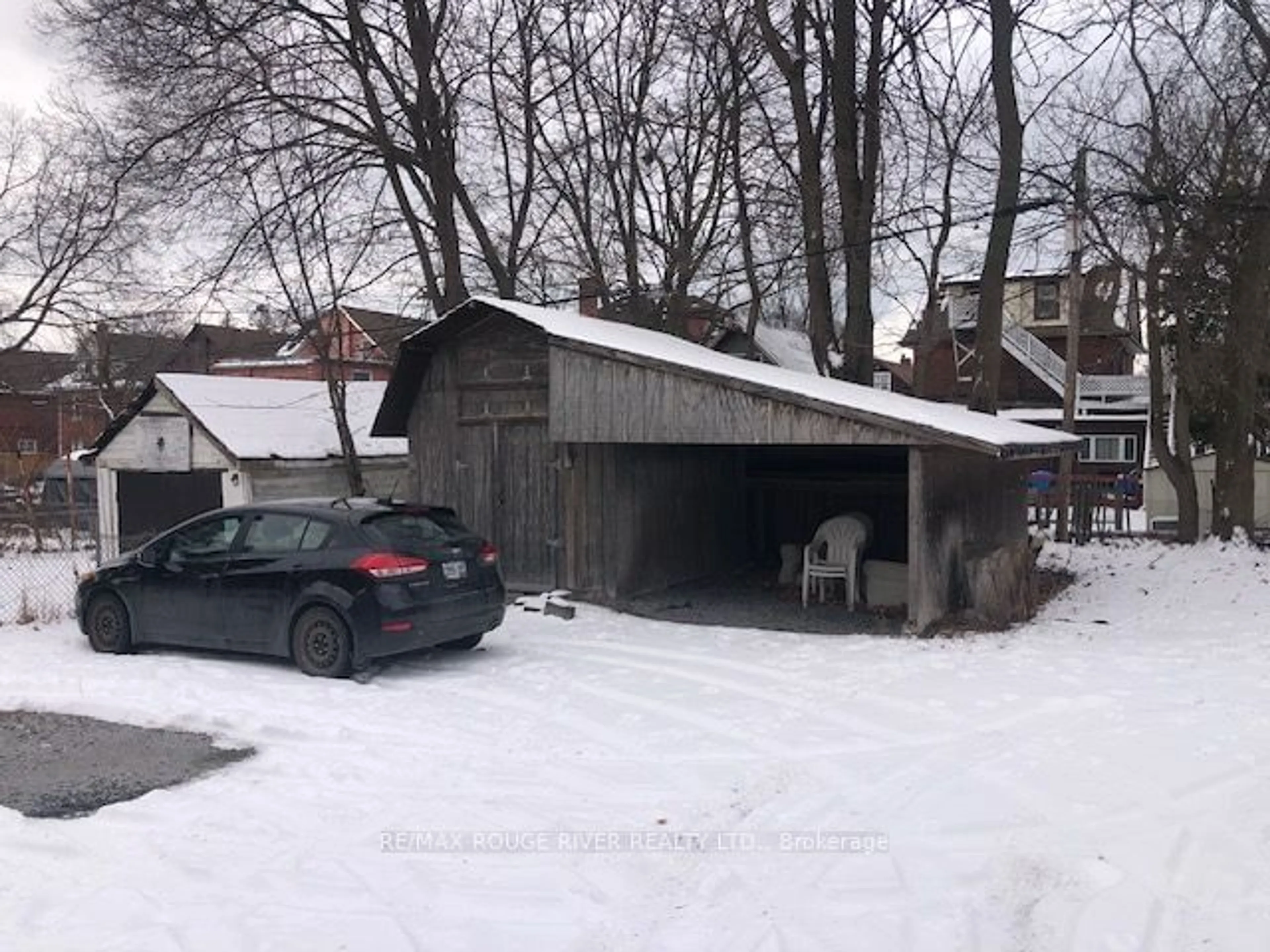 Shed for 115 Agnes St, Oshawa Ontario L1G 1V3