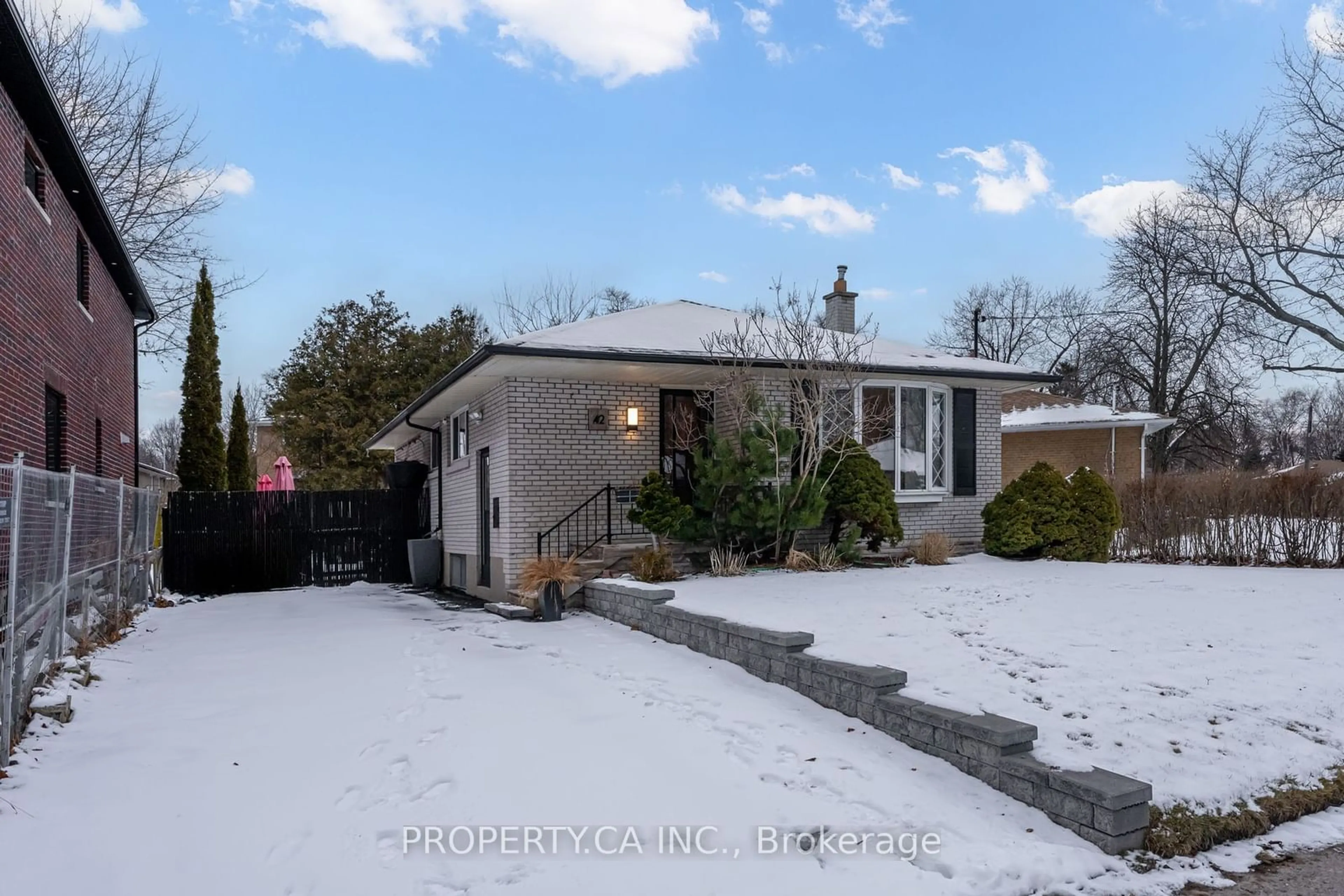 A pic from outside/outdoor area/front of a property/back of a property/a pic from drone, street for 42 Fintona Ave, Toronto Ontario M1E 1V3