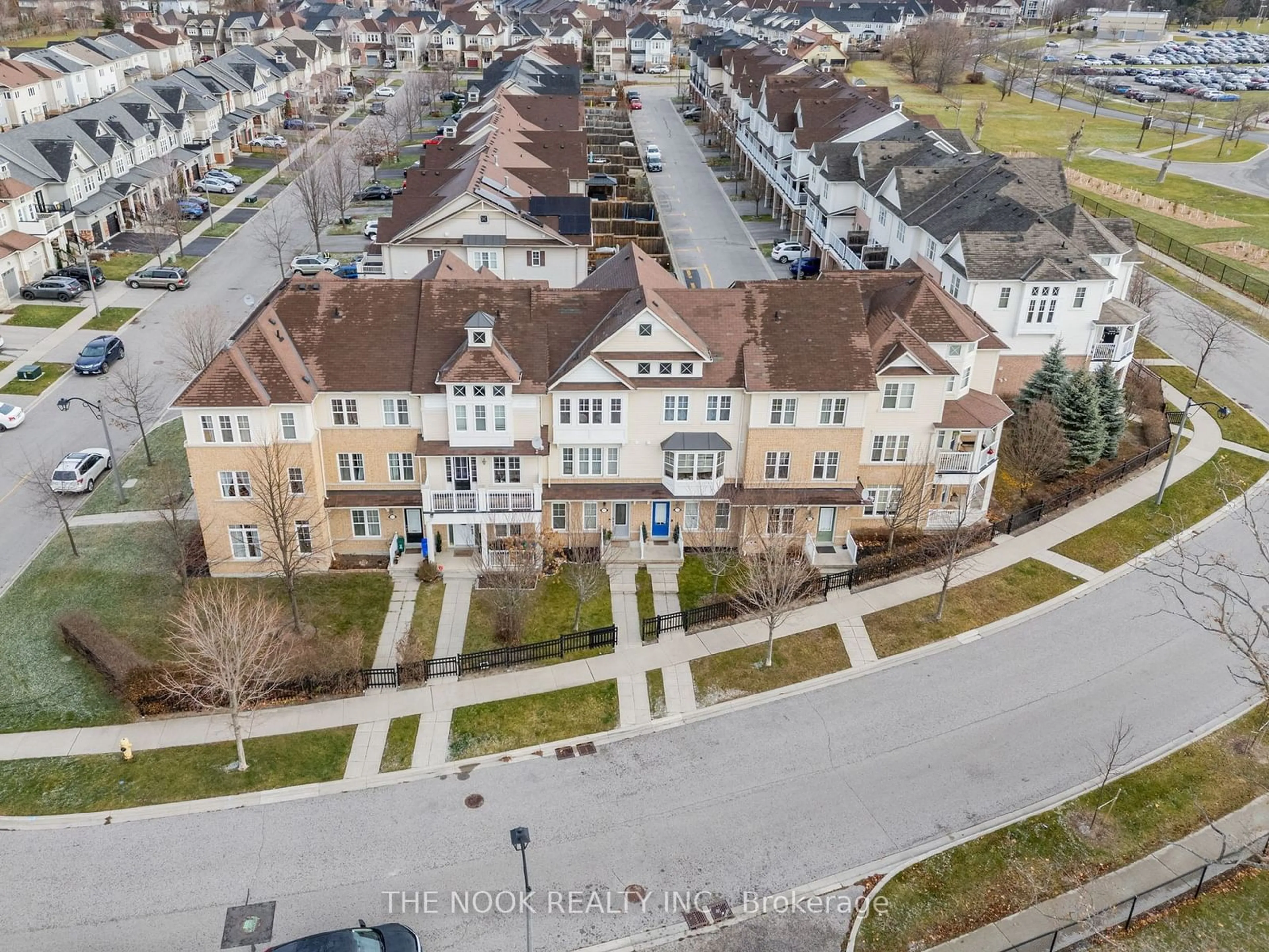 A pic from outside/outdoor area/front of a property/back of a property/a pic from drone, city buildings view from balcony for 128 Harbourside Dr, Whitby Ontario L1N 0H7