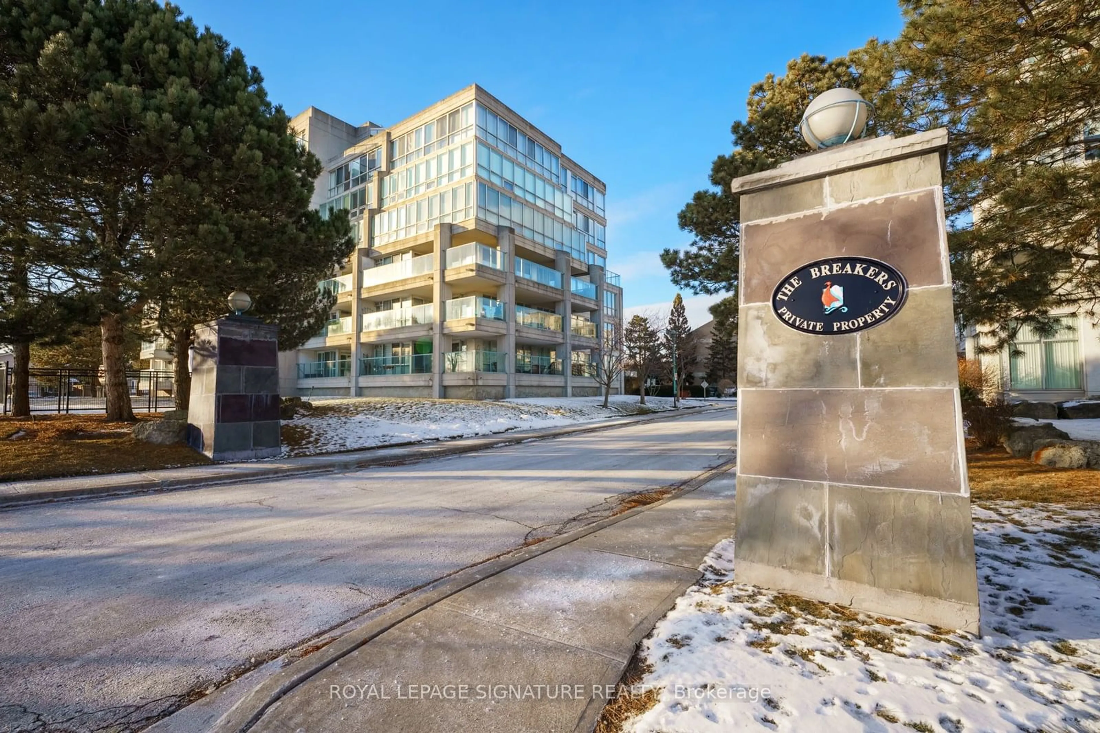 Indoor foyer for 70 Cumberland Lane #602, Ajax Ontario L1S 7K2