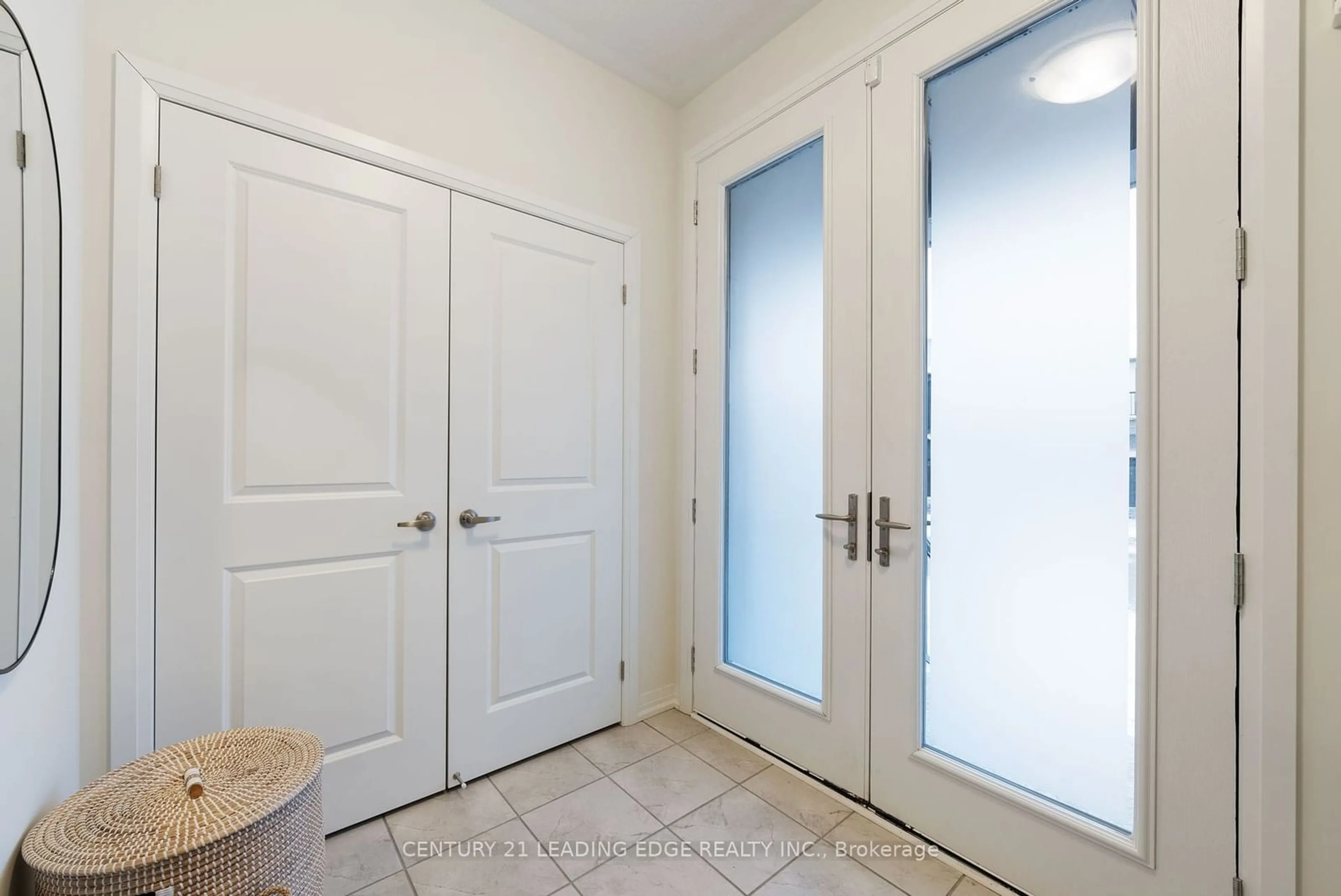 Indoor entryway for 1019 Pisces Tr, Pickering Ontario L1X 0P7