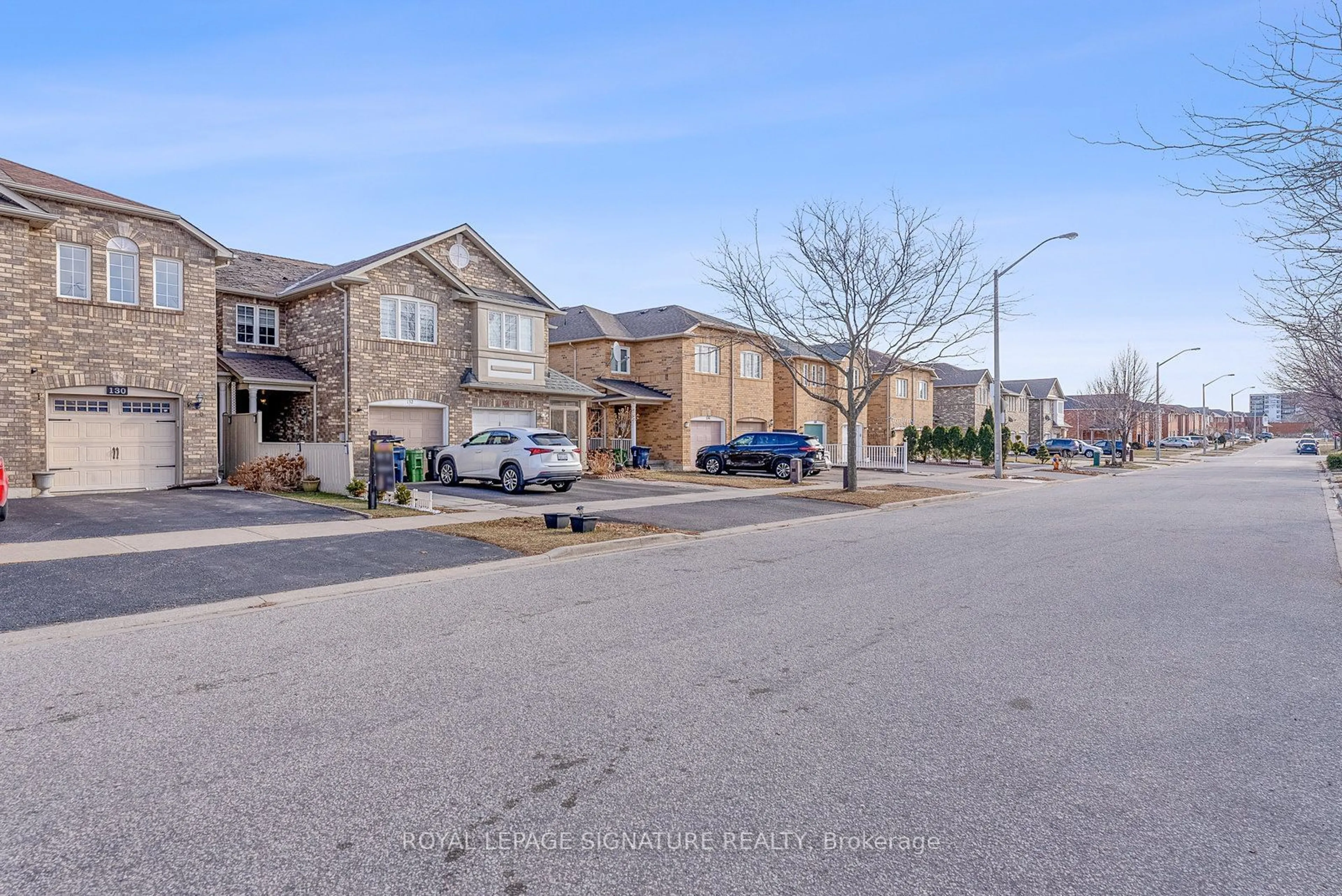 A pic from outside/outdoor area/front of a property/back of a property/a pic from drone, street for 130 Bonspiel Dr, Toronto Ontario M1E 5K5