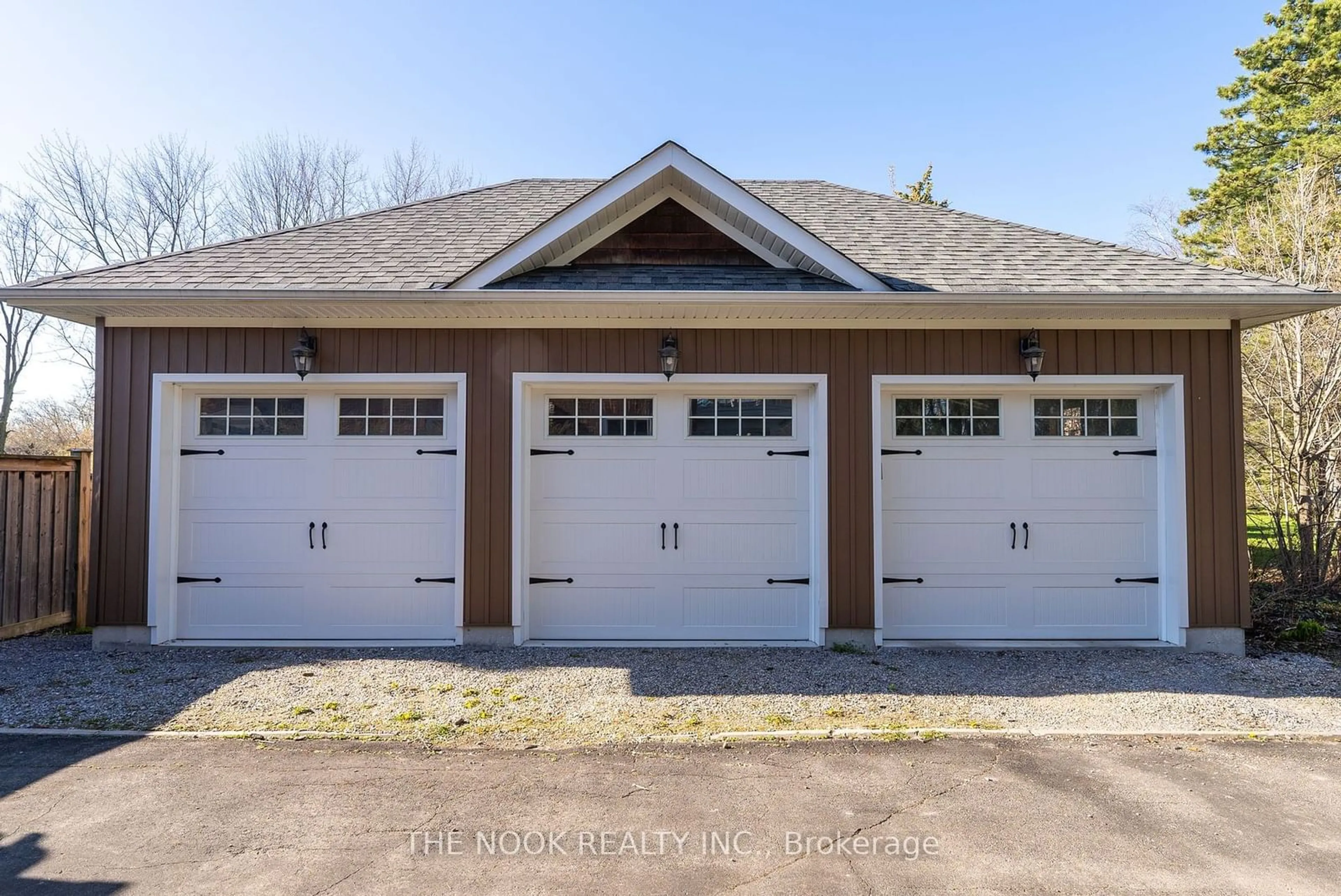 Indoor garage for 730 Anderson St, Whitby Ontario L1N 9Y1