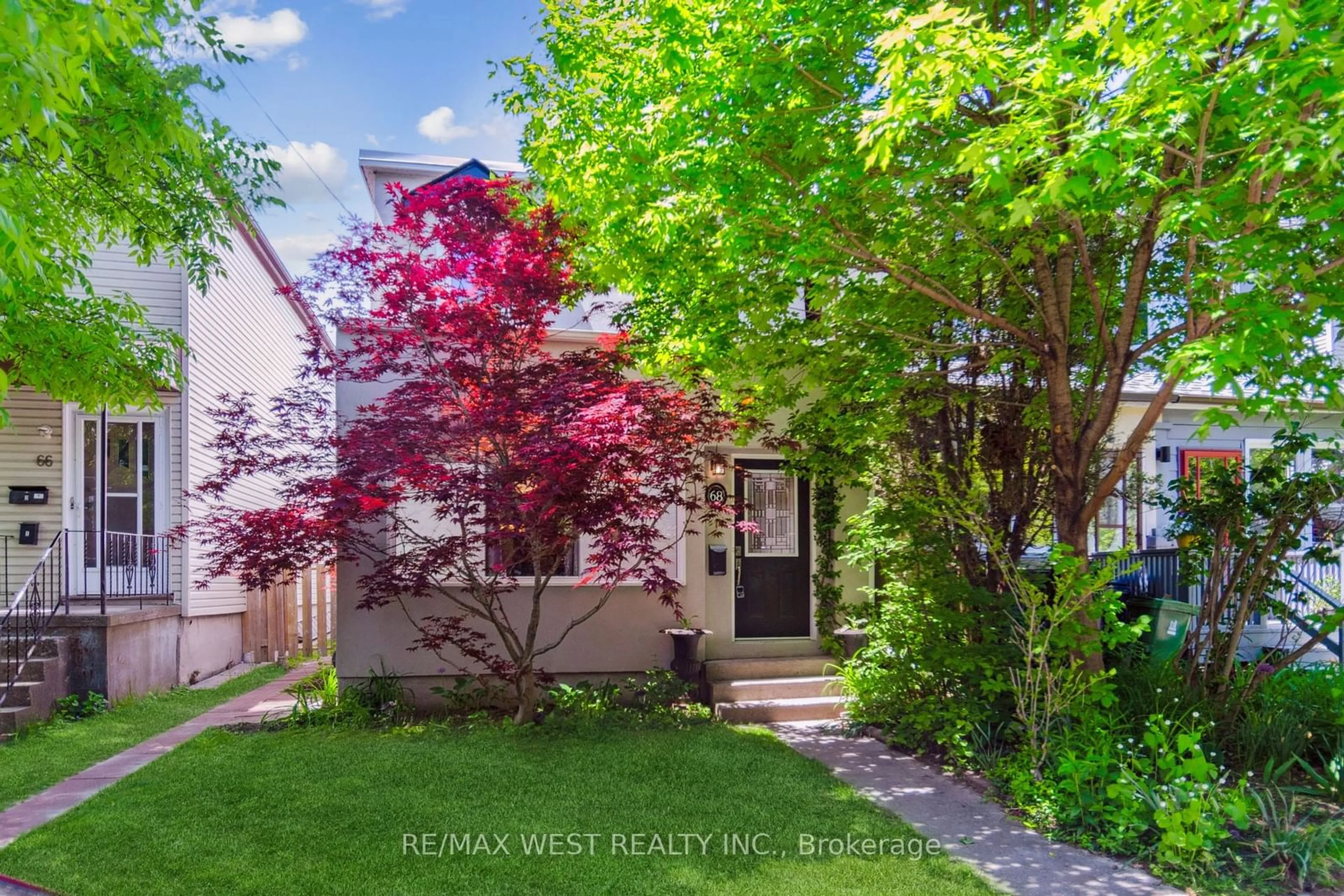 A pic from outside/outdoor area/front of a property/back of a property/a pic from drone, street for 68 Hastings Ave, Toronto Ontario M4L 2L2