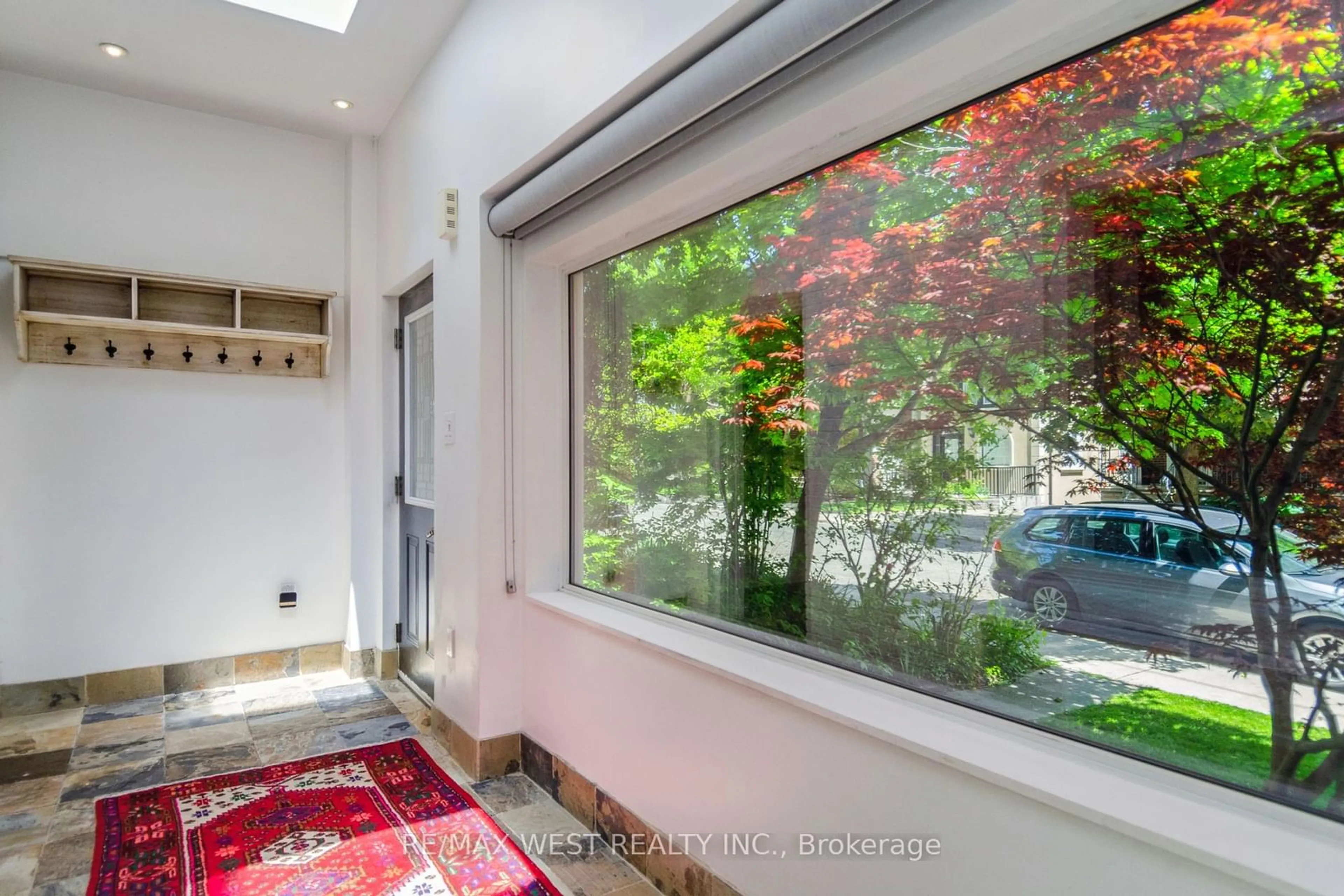 Indoor foyer for 68 Hastings Ave, Toronto Ontario M4L 2L2