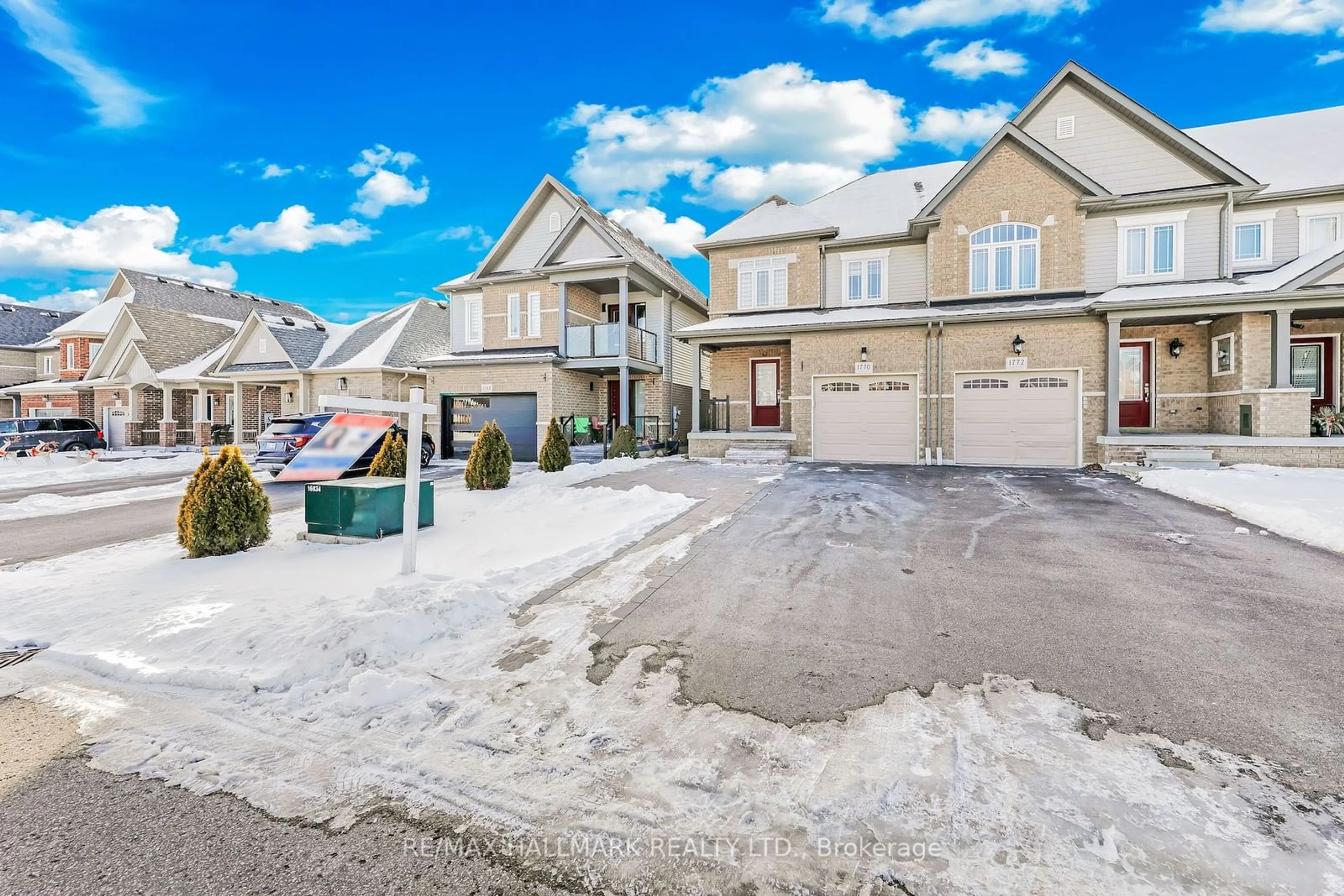 A pic from outside/outdoor area/front of a property/back of a property/a pic from drone, street for 1770 Silverstone Cres #L1K 3B2, Oshawa Ontario L1K 3B2