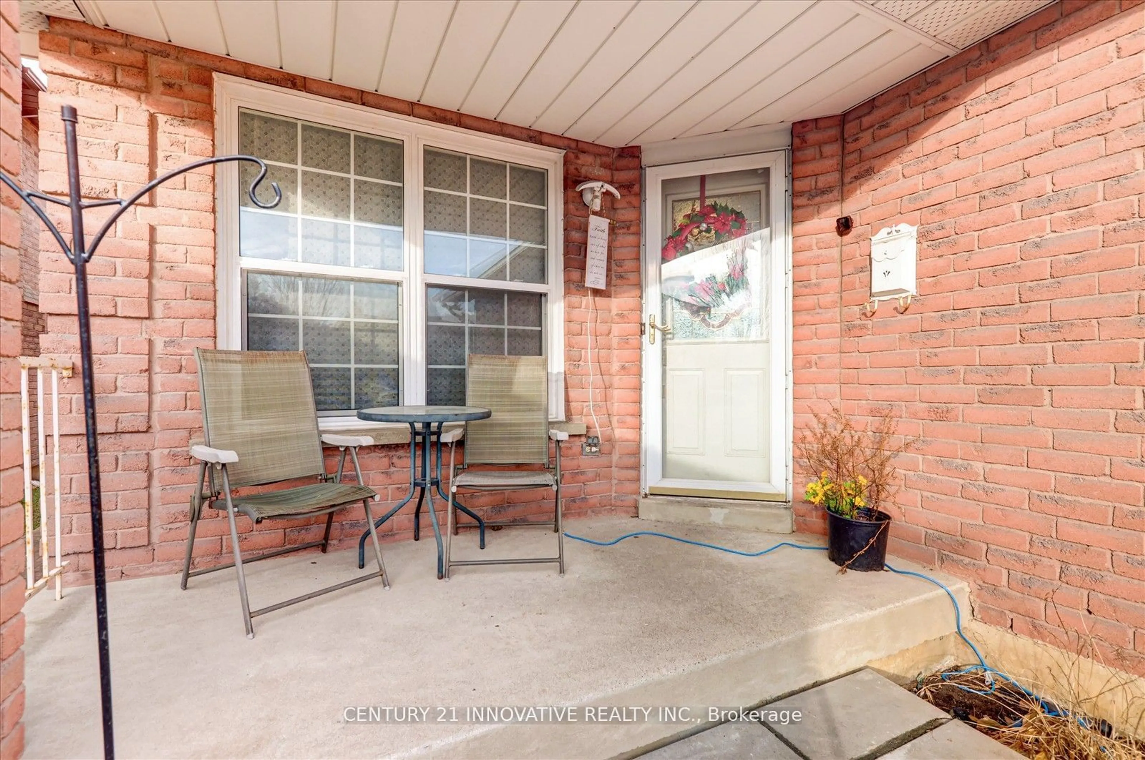 Patio, street for 560 Steeple Hill, Pickering Ontario L1V 5Z3