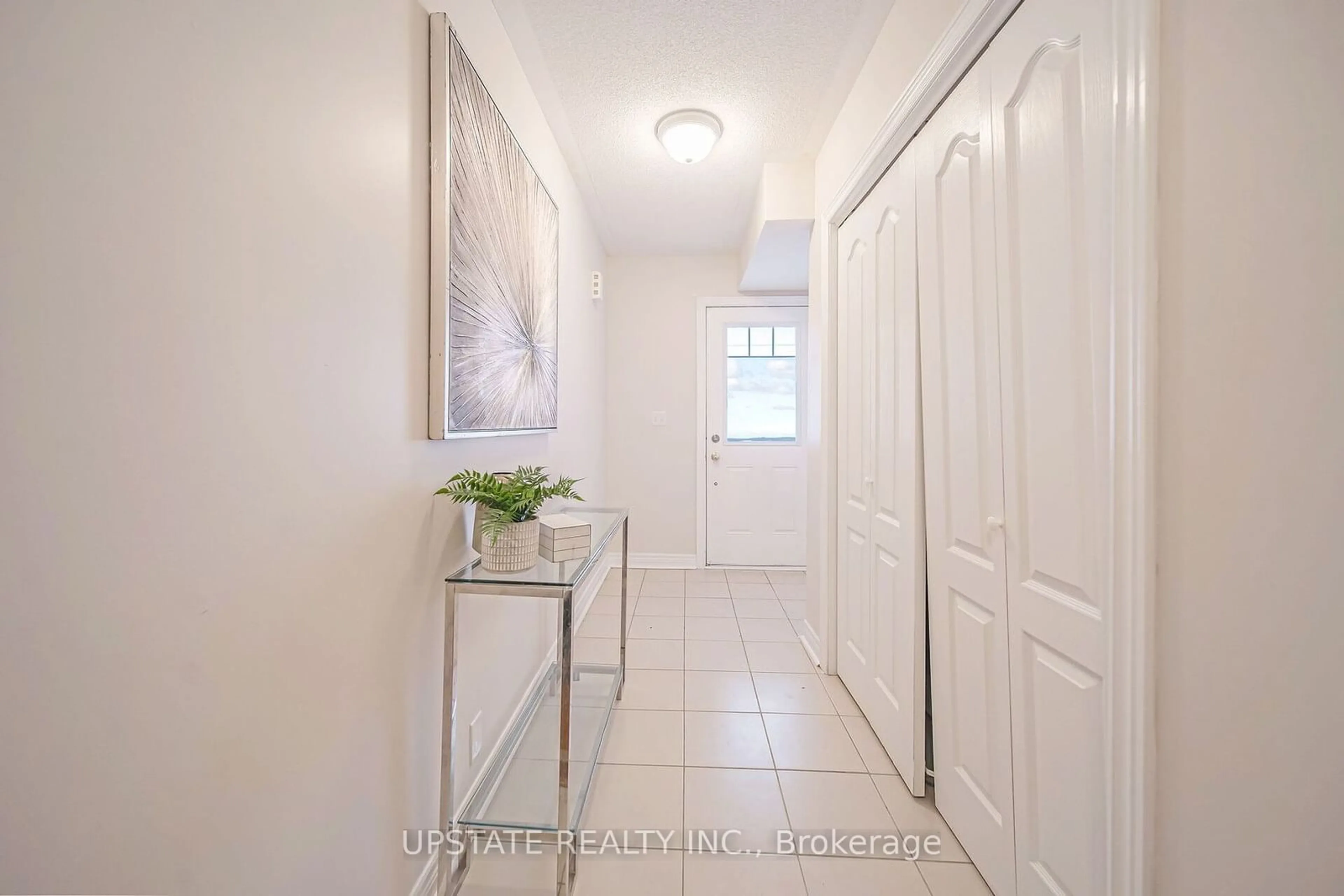 Indoor entryway for 1773 Carousel Dr, Pickering Ontario L1X 2R2