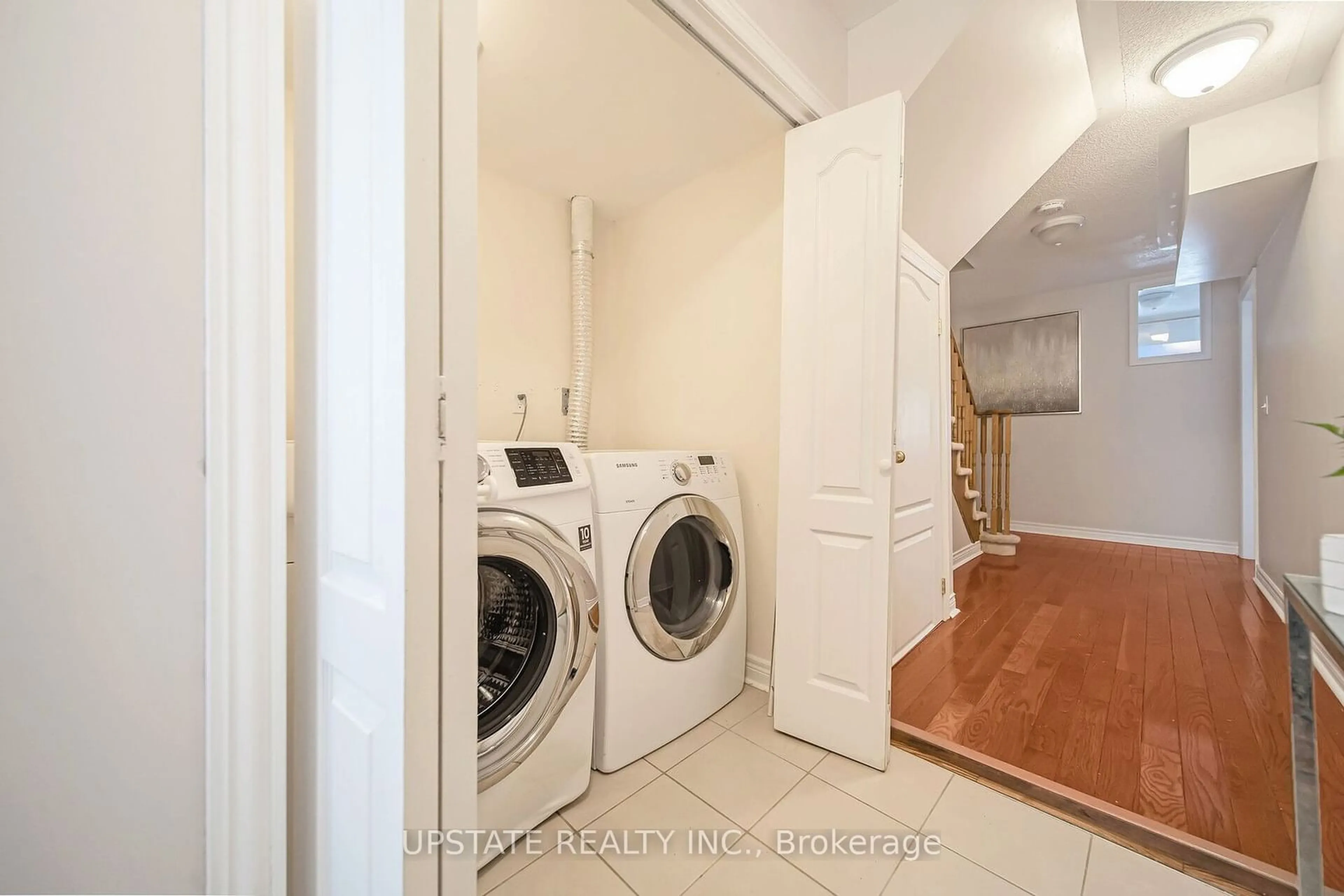 Laundry room for 1773 Carousel Dr, Pickering Ontario L1X 2R2