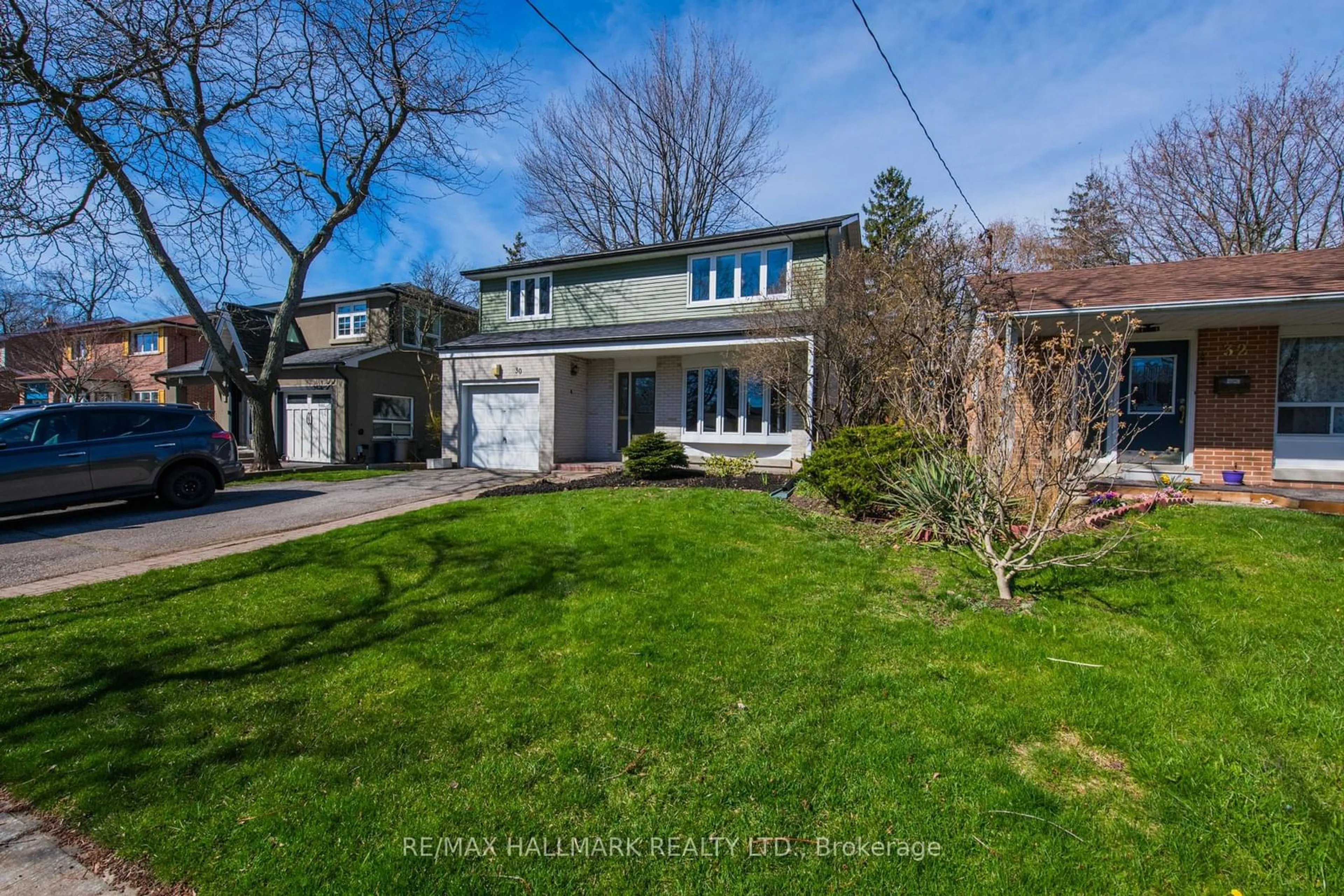 A pic from outside/outdoor area/front of a property/back of a property/a pic from drone, street for 30 Schubert Dr, Toronto Ontario M1E 1Y7