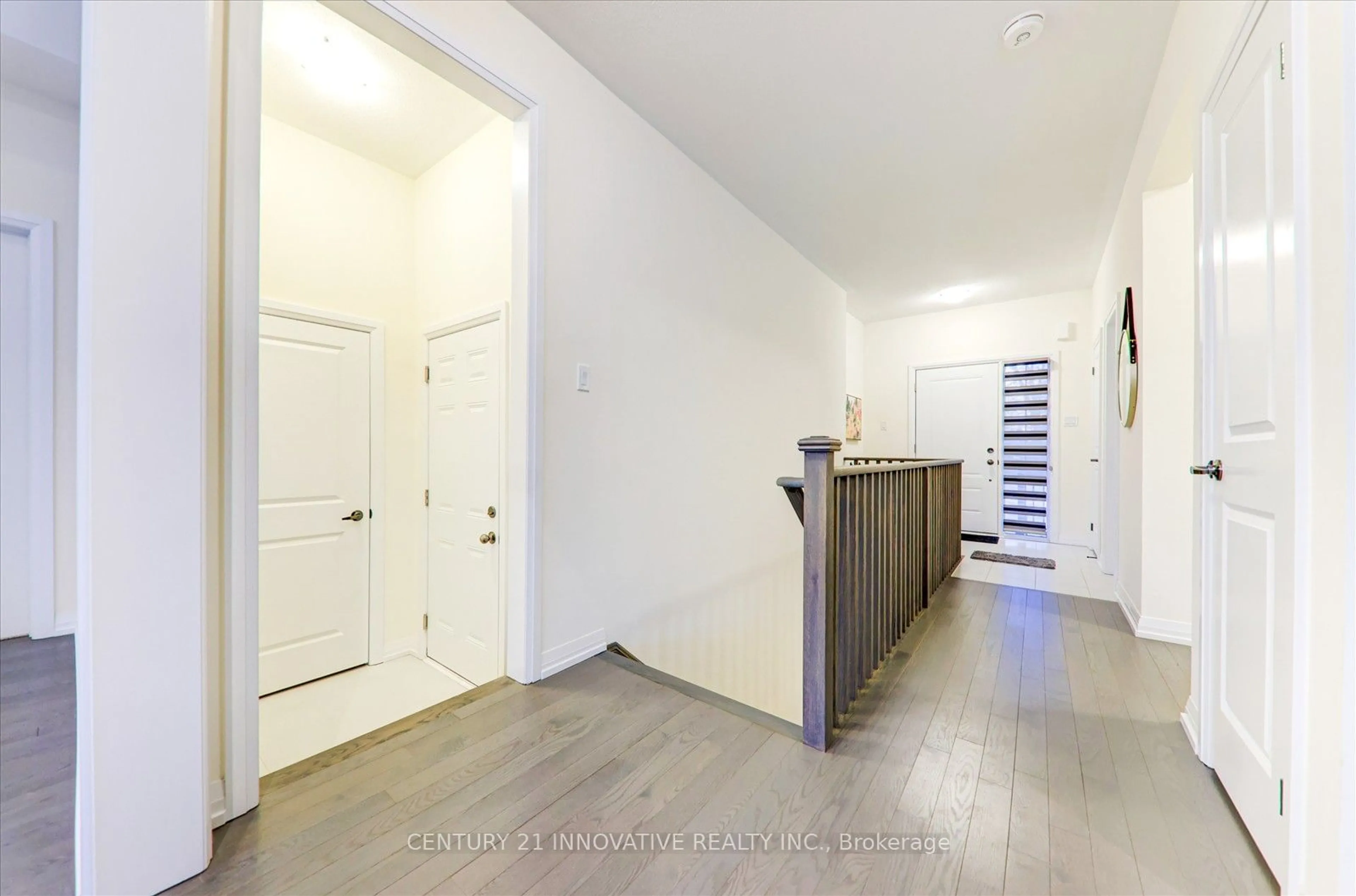 Indoor entryway for 48 Coulter St, Scugog Ontario L9L 0B3