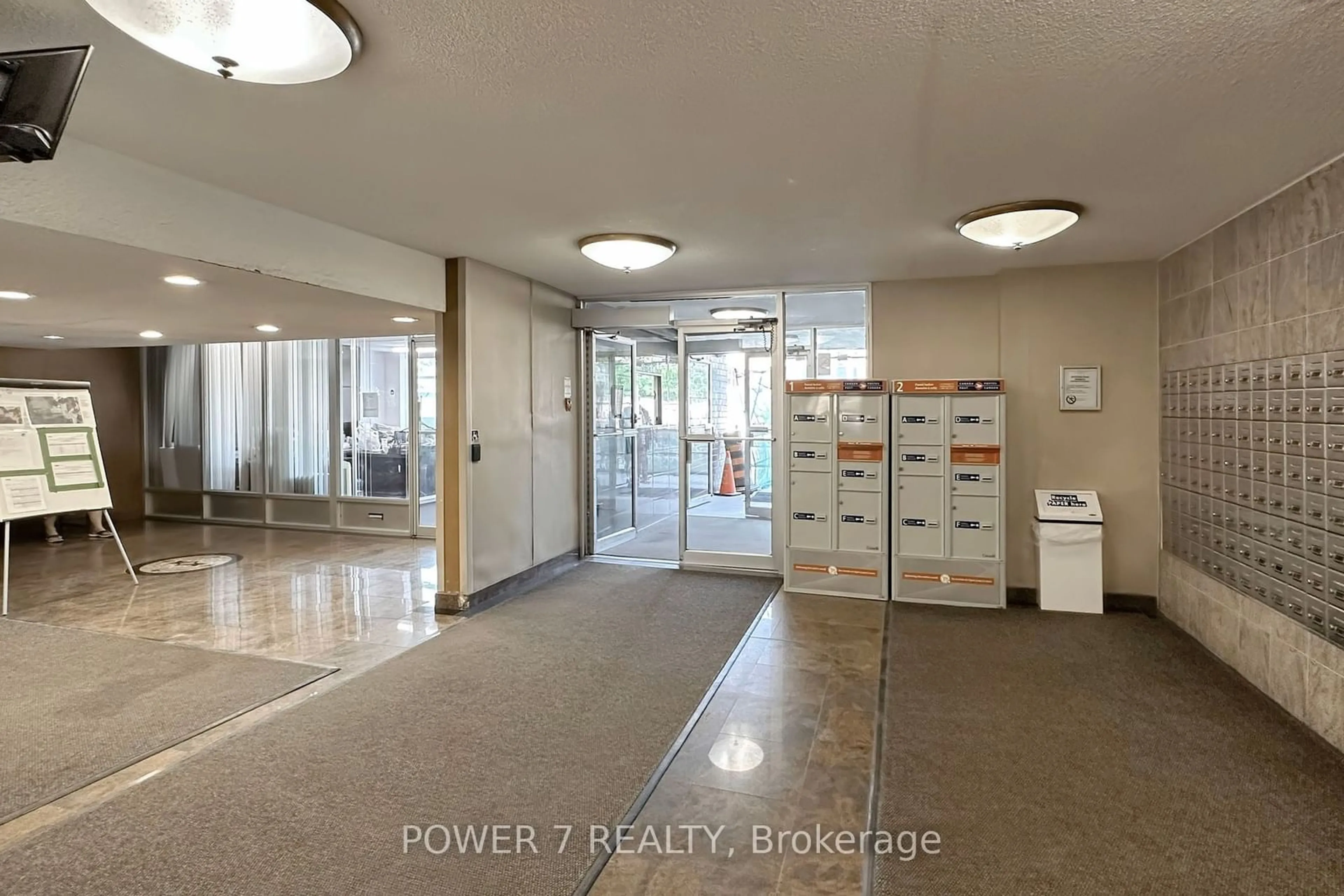 Indoor foyer for 2050 Bridletowne Circ #805, Toronto Ontario M1W 2V5