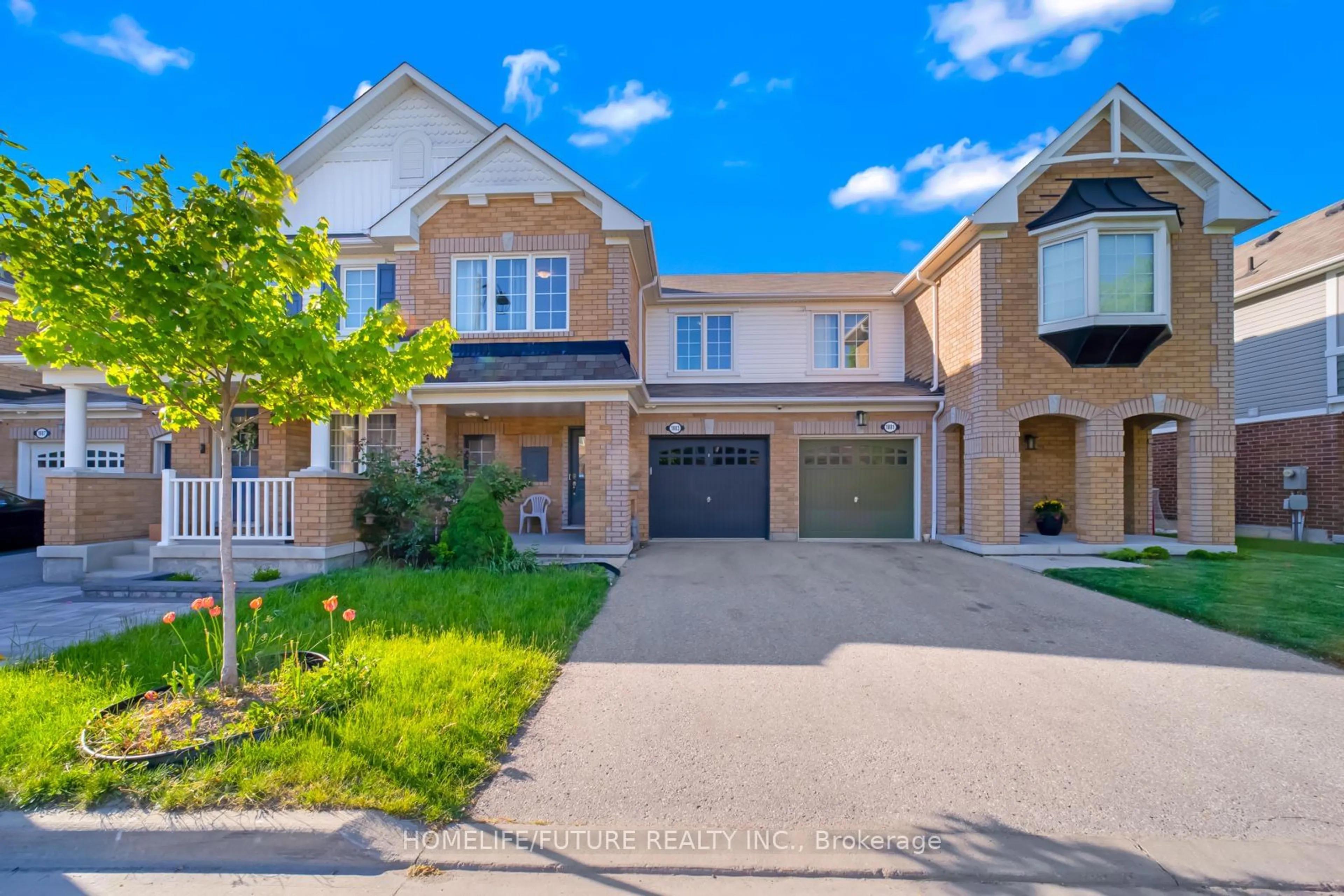 A pic from outside/outdoor area/front of a property/back of a property/a pic from drone, street for 1883 Liatris Dr, Pickering Ontario L1X 0A4