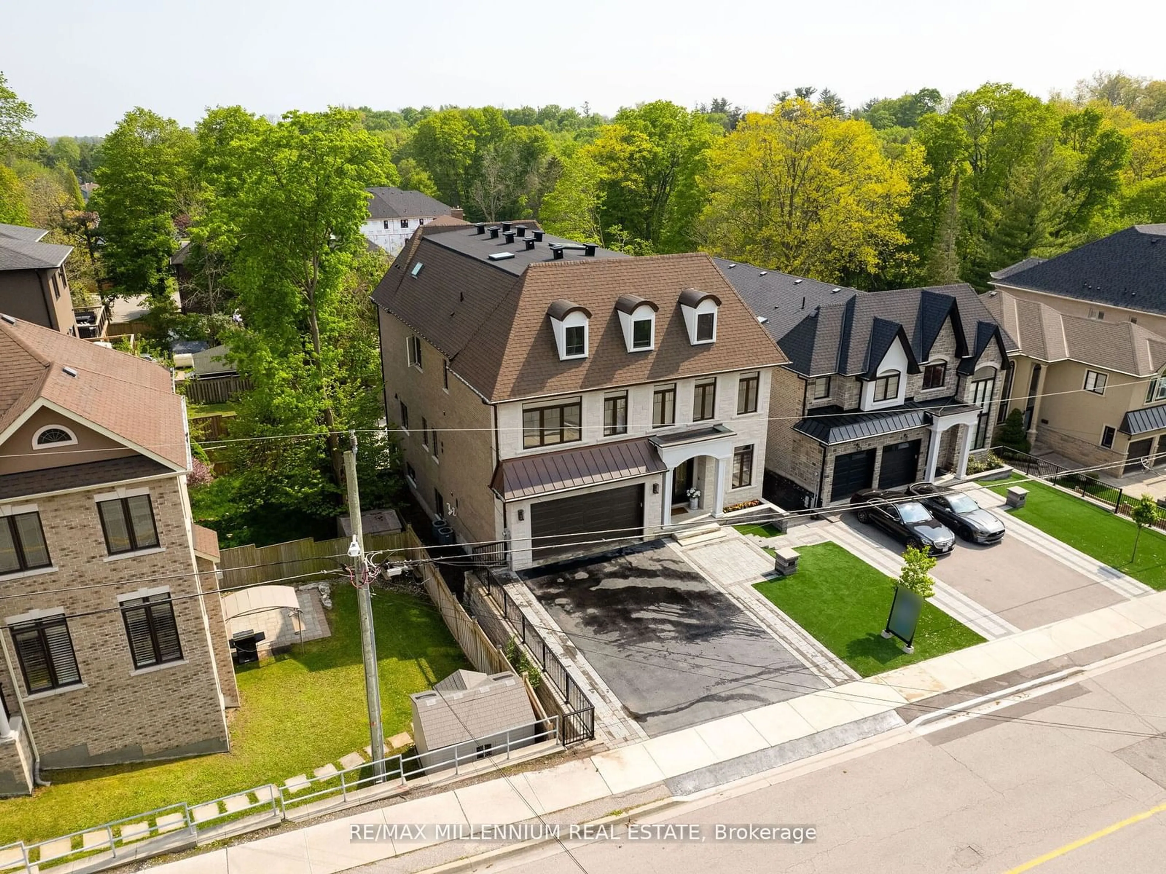 A pic from outside/outdoor area/front of a property/back of a property/a pic from drone, street for 415 Sheppard Ave, Pickering Ontario L1V 1E6