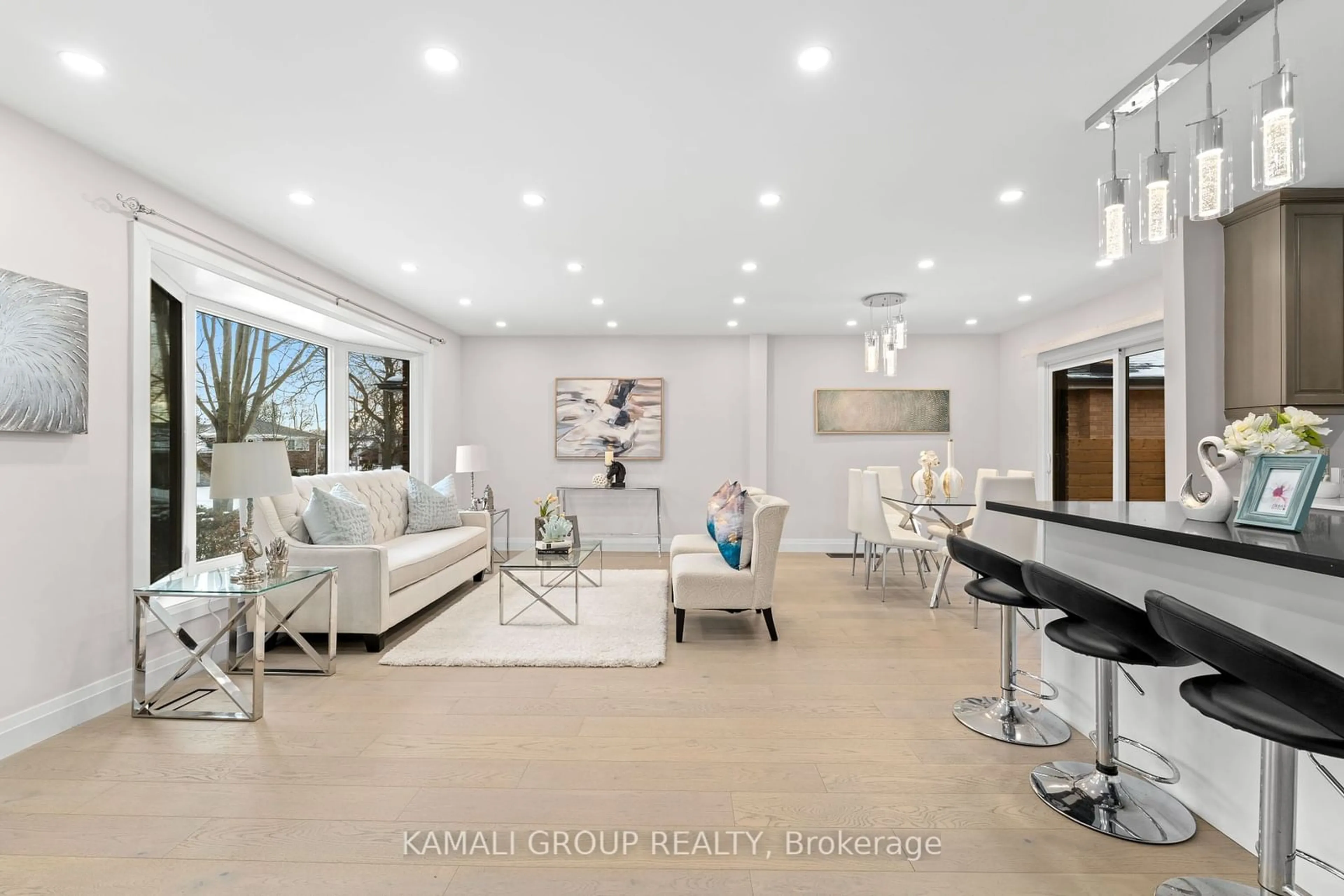 Living room with furniture, ceramic/tile floor for 8 Limevale Cres, Toronto Ontario M1E 2K6