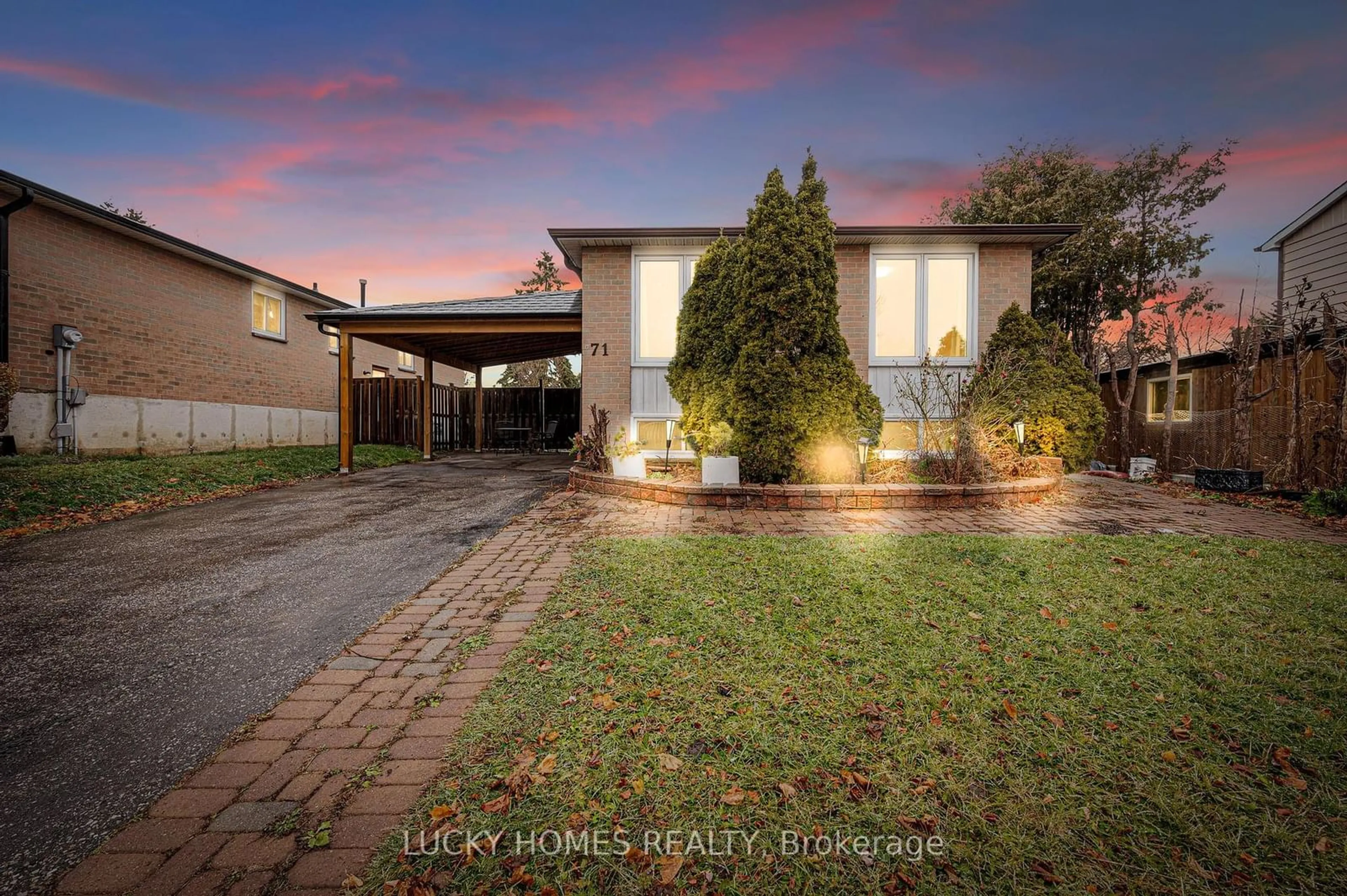 A pic from outside/outdoor area/front of a property/back of a property/a pic from drone, street for 71 Winstanly Cres, Toronto Ontario M1B 1N3