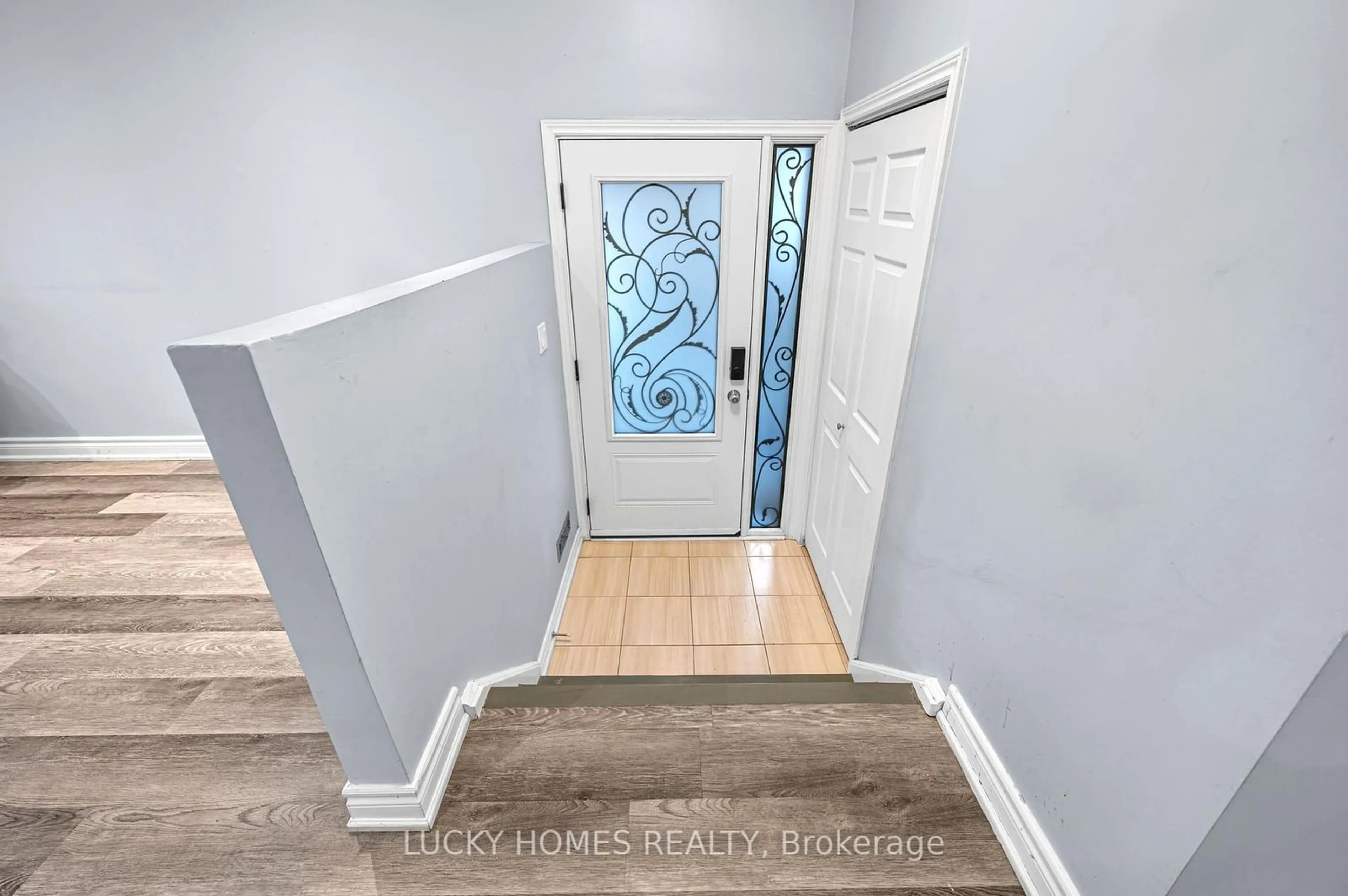 Indoor entryway for 71 Winstanly Cres, Toronto Ontario M1B 1N3