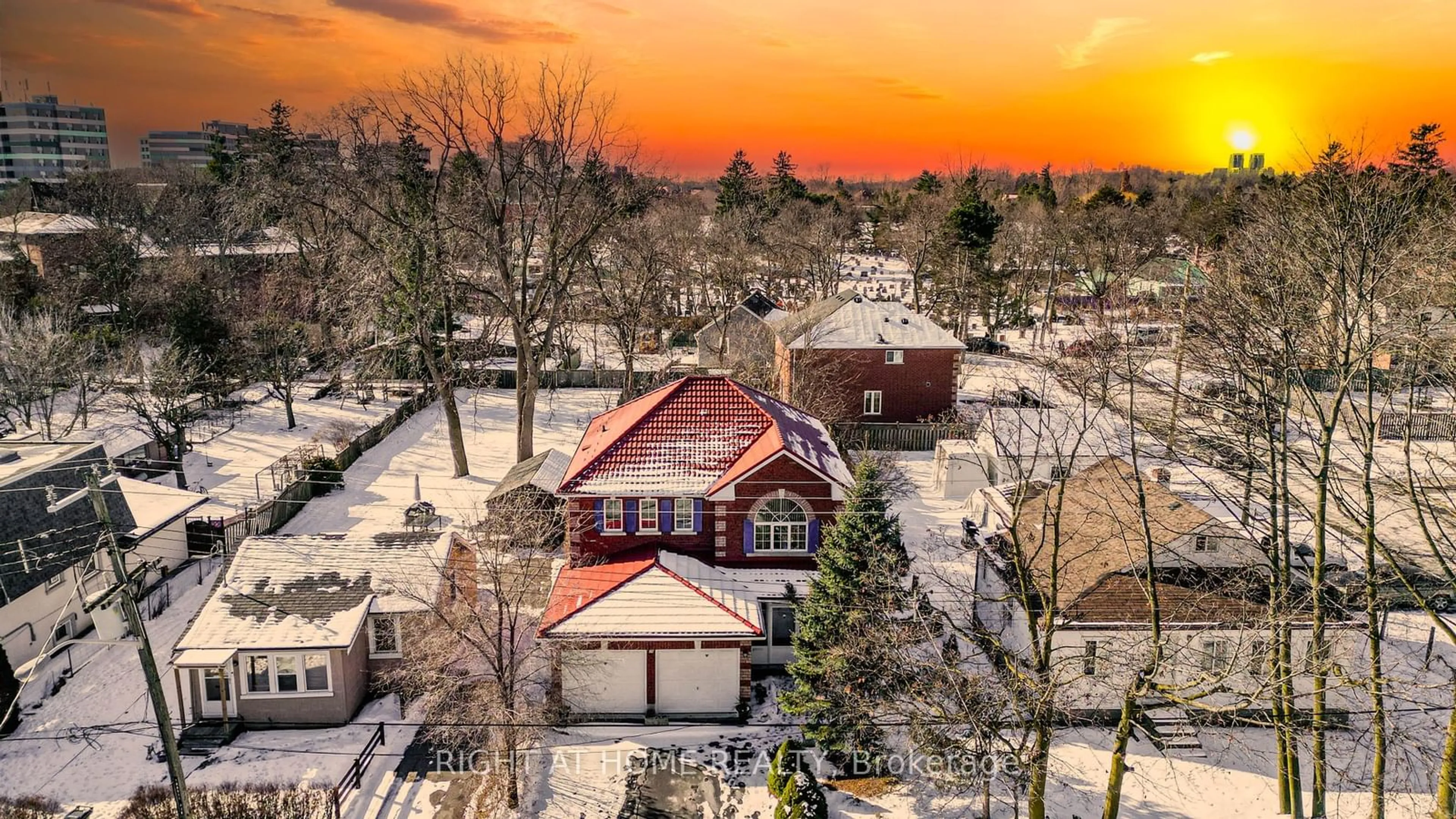 A pic from outside/outdoor area/front of a property/back of a property/a pic from drone, unknown for 38 Rodda Blvd, Toronto Ontario M1E 2Z6