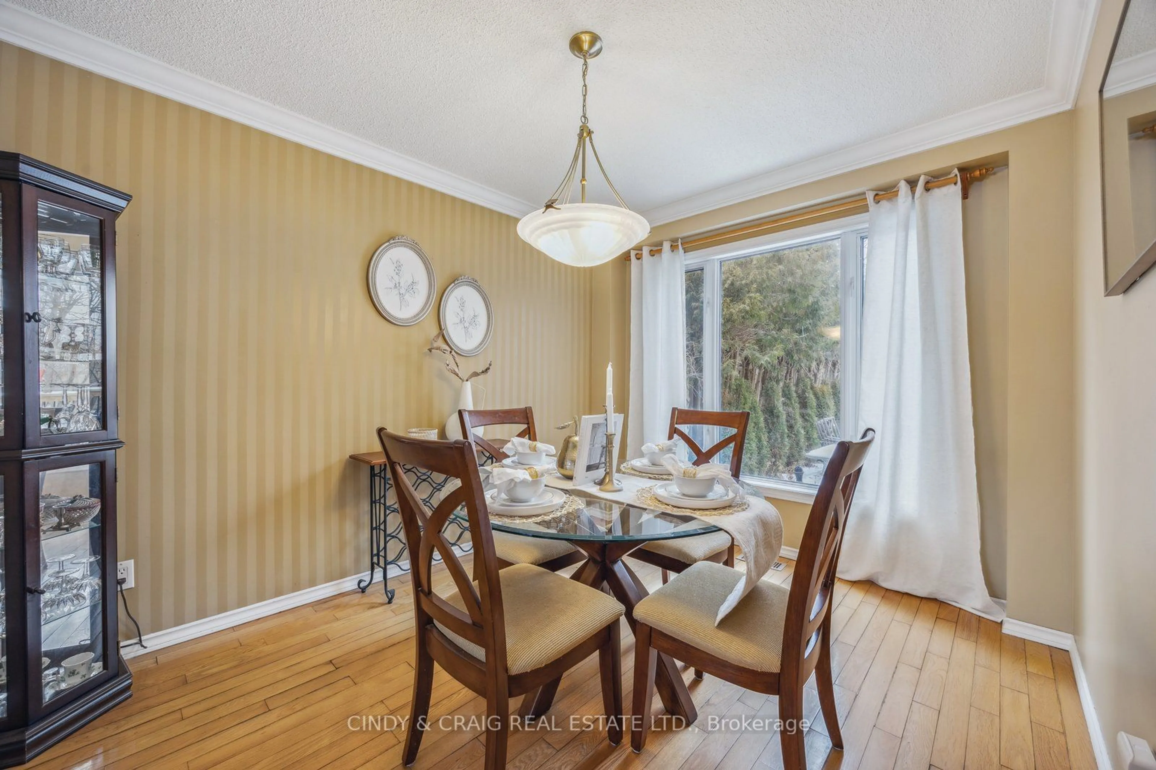 Dining room, wood/laminate floor for 840 Charisma Cres, Oshawa Ontario L1J 7S8